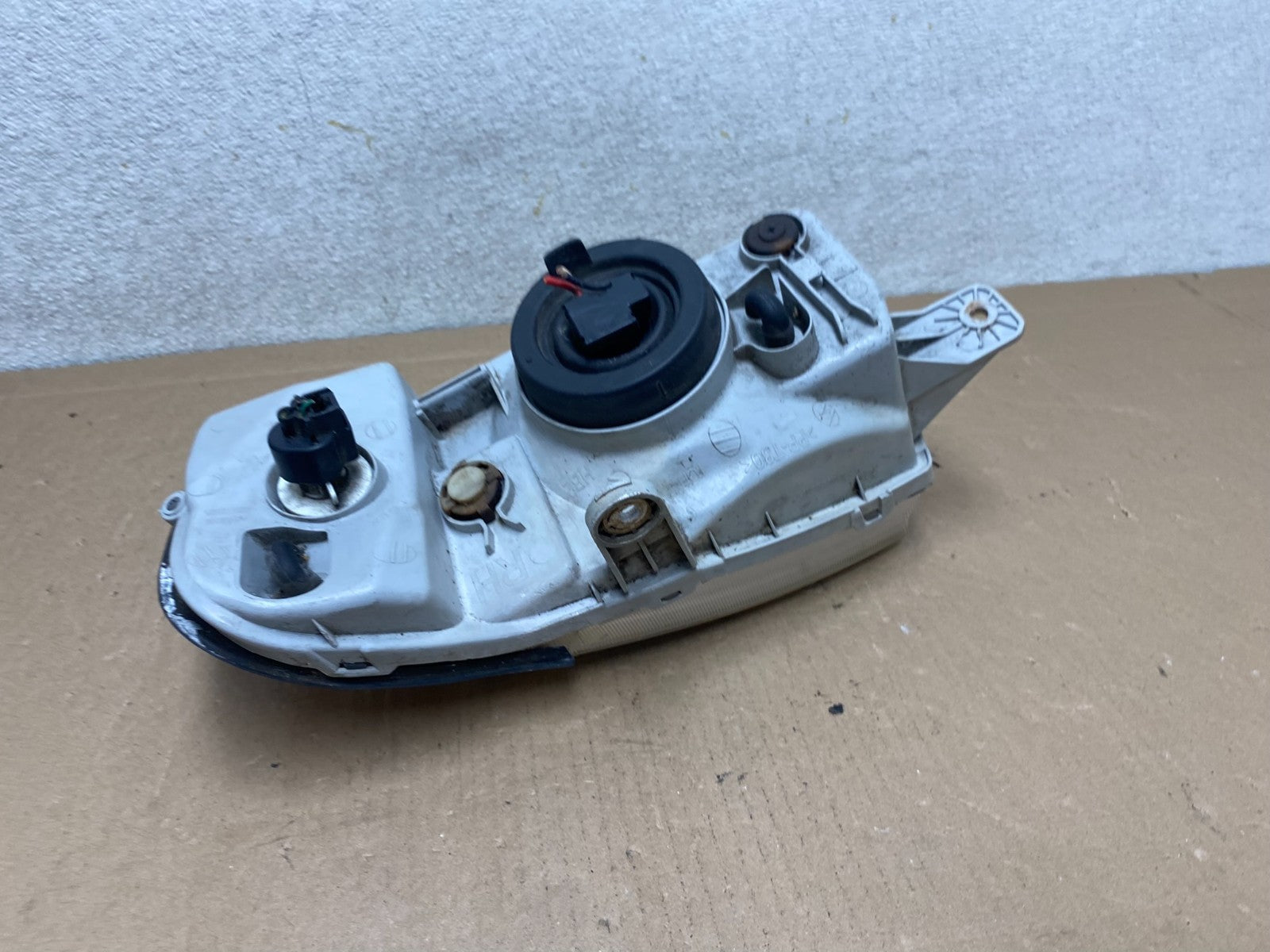 2000-2002 Hyundai Accent Right Passenger Halogen Headlight S0286 DW6