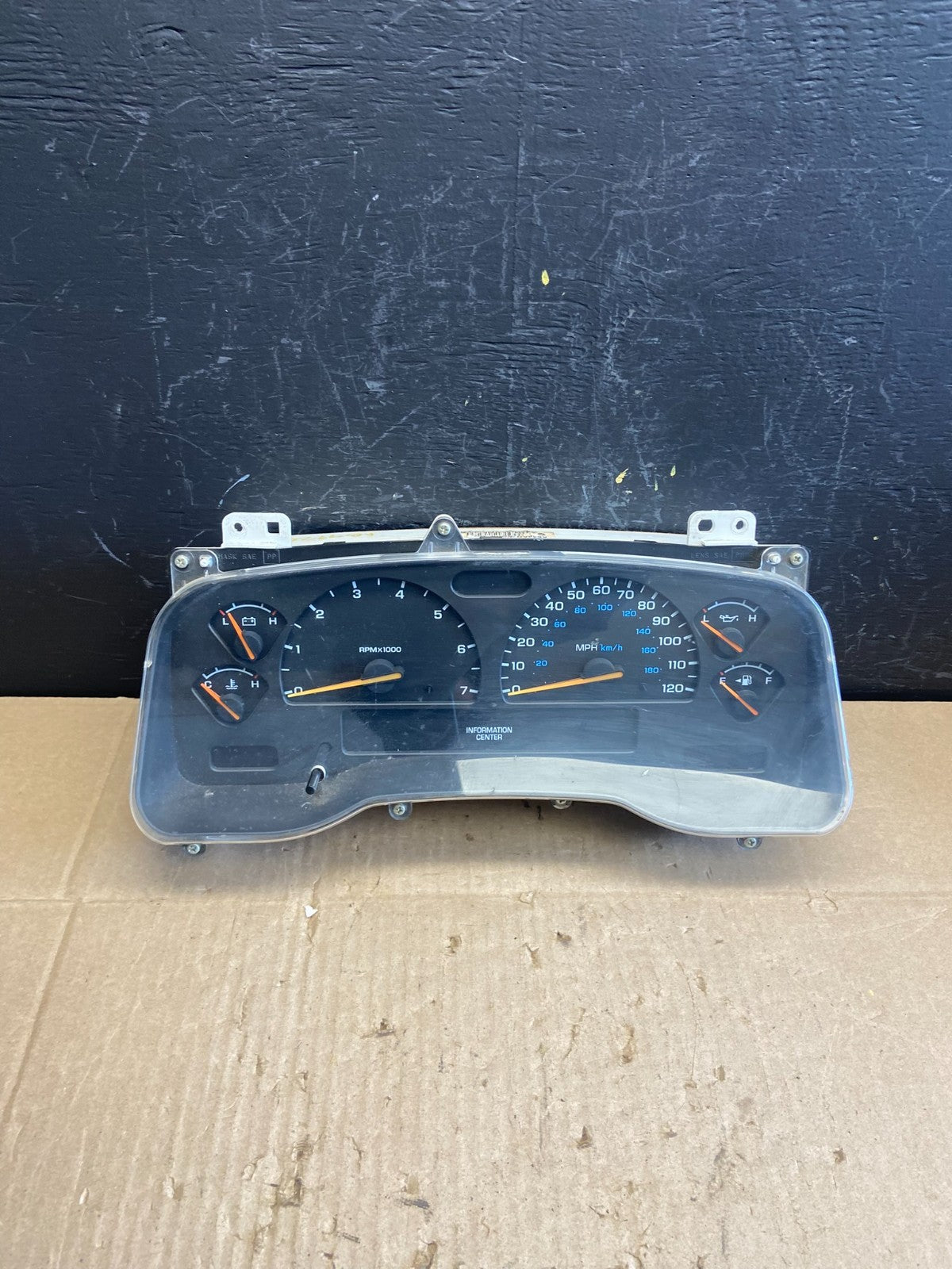 2001 2002 2003 Dodge Durango Speedometer Instrument Cluster Gauge AB9720 DG0