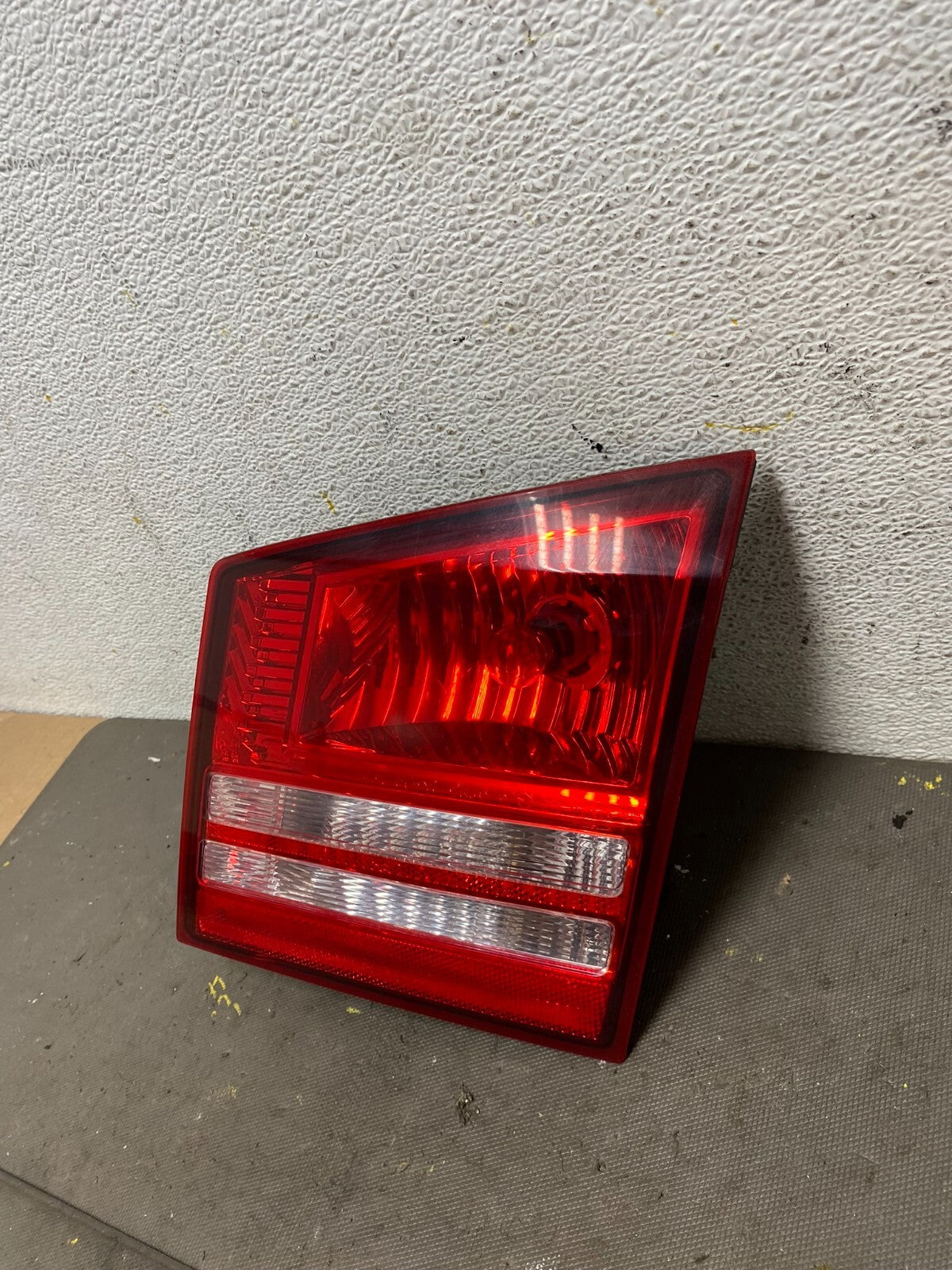 NO LED 2009-2011 Dodge Journey Right Passenger side Tail Light Inner Oem A05552