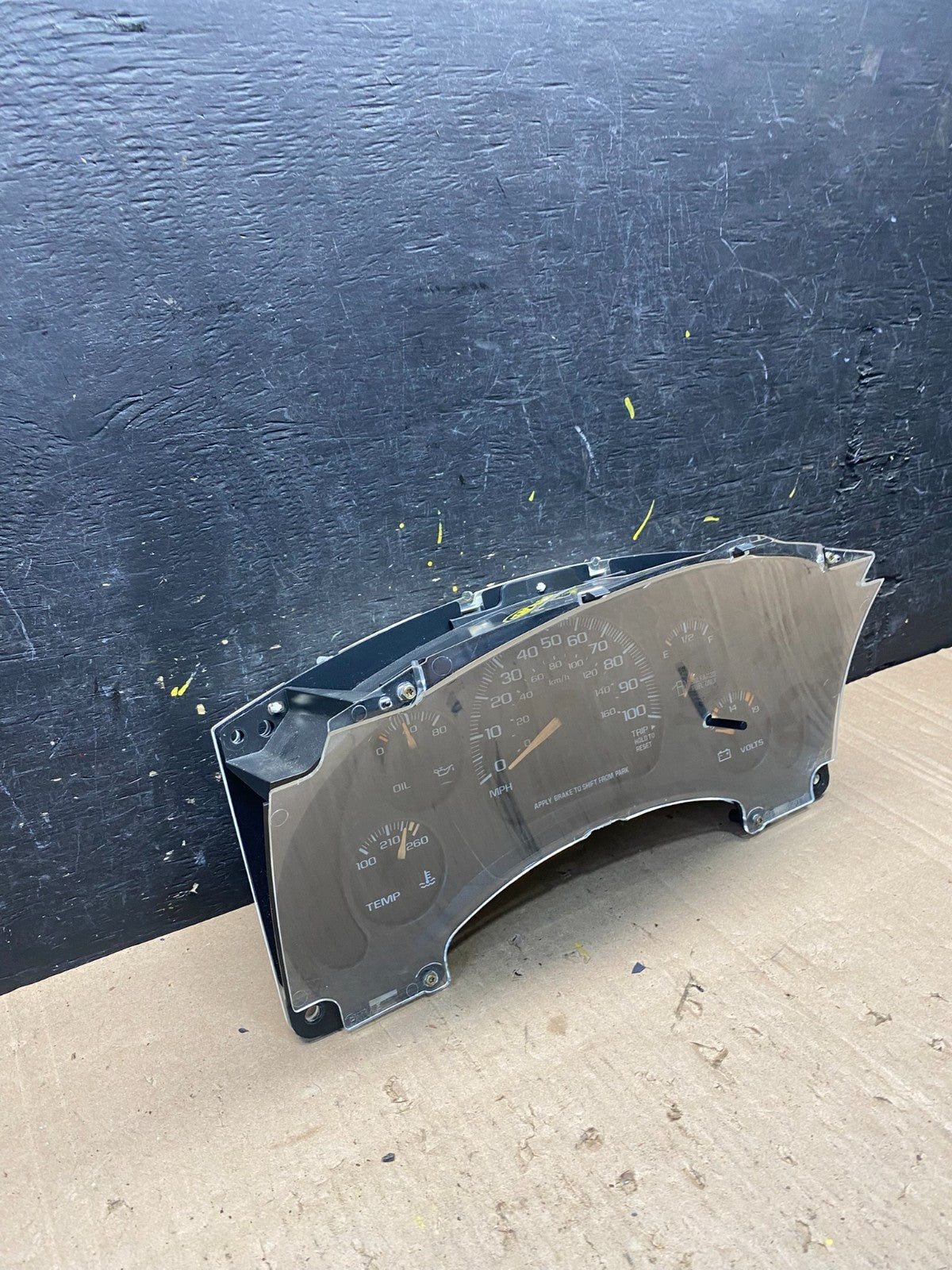 2000 to 2005 Chevrolet Astro Cluster Gauge Speedometer ECM R9044 DG2