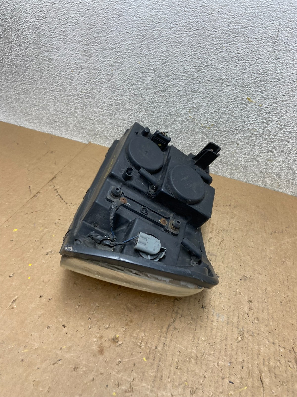 2002 to 2009 Gmc Envoy Right Passenger RH Side Headlight Halogen Z9395 DW7
