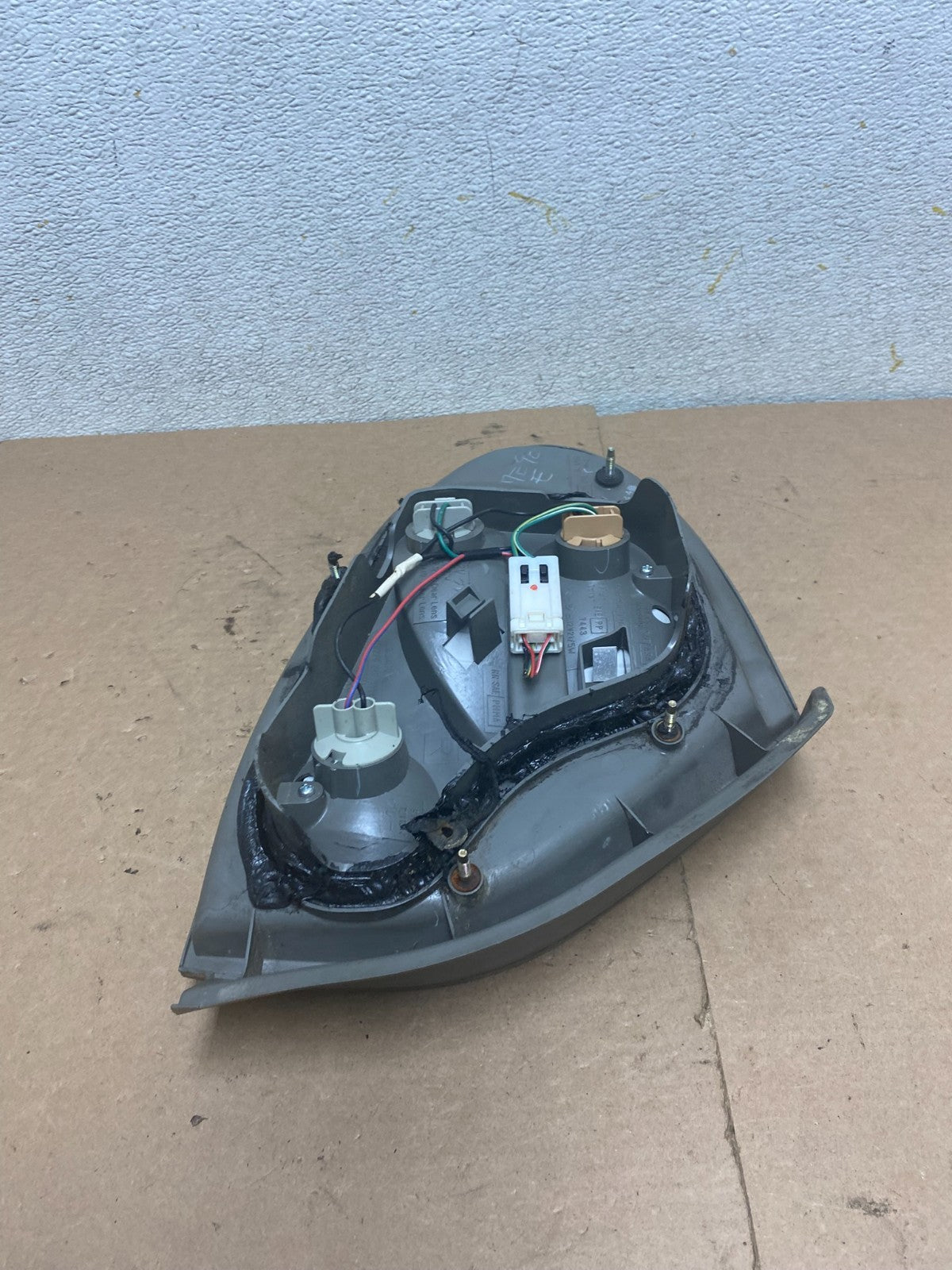 2002 2003 Nissan Maxima Right Passenger RH Side Tail Light OEM P4964 DW8