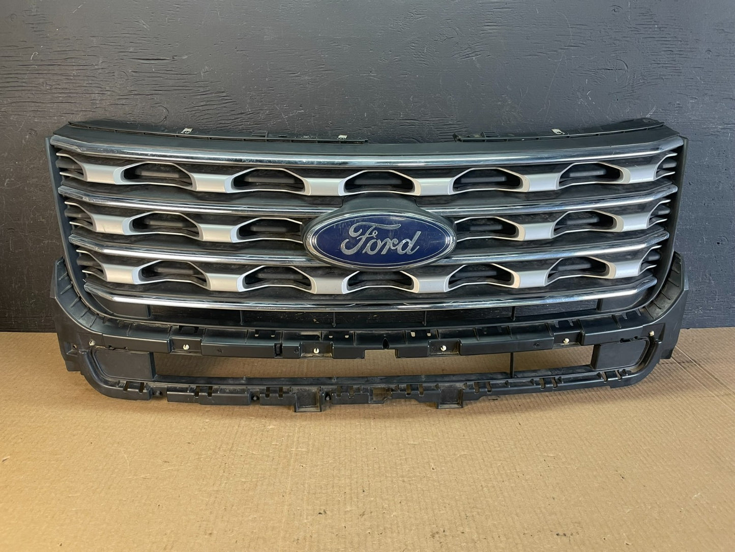 2016 2017 2018 Ford Explorer Upper Front Grill Grille AF3751 DG0