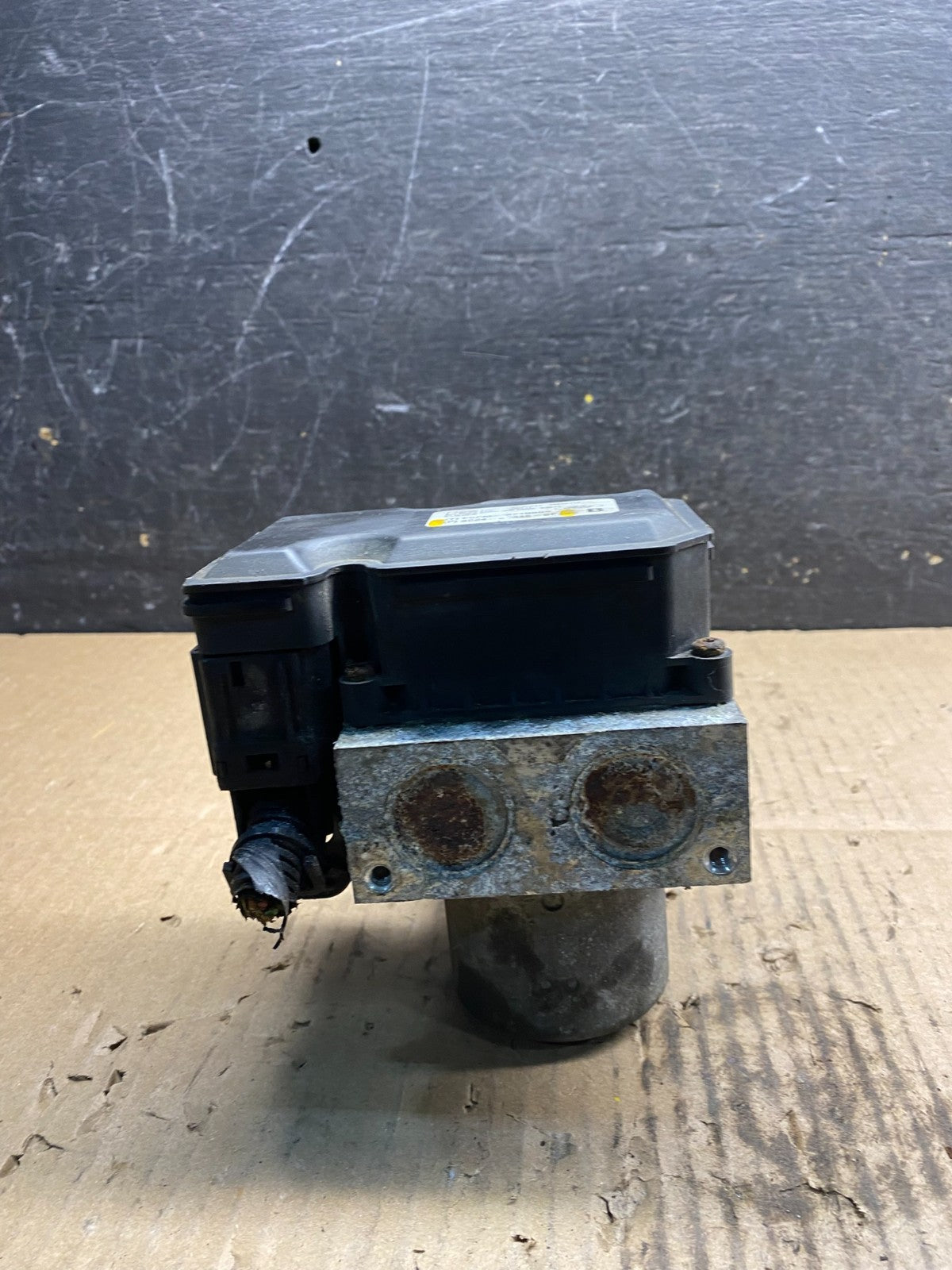 2008 Ford E150 Van ABS Anti-Lock Brake Control Module EHCU 8C24-2C346-BF U89092