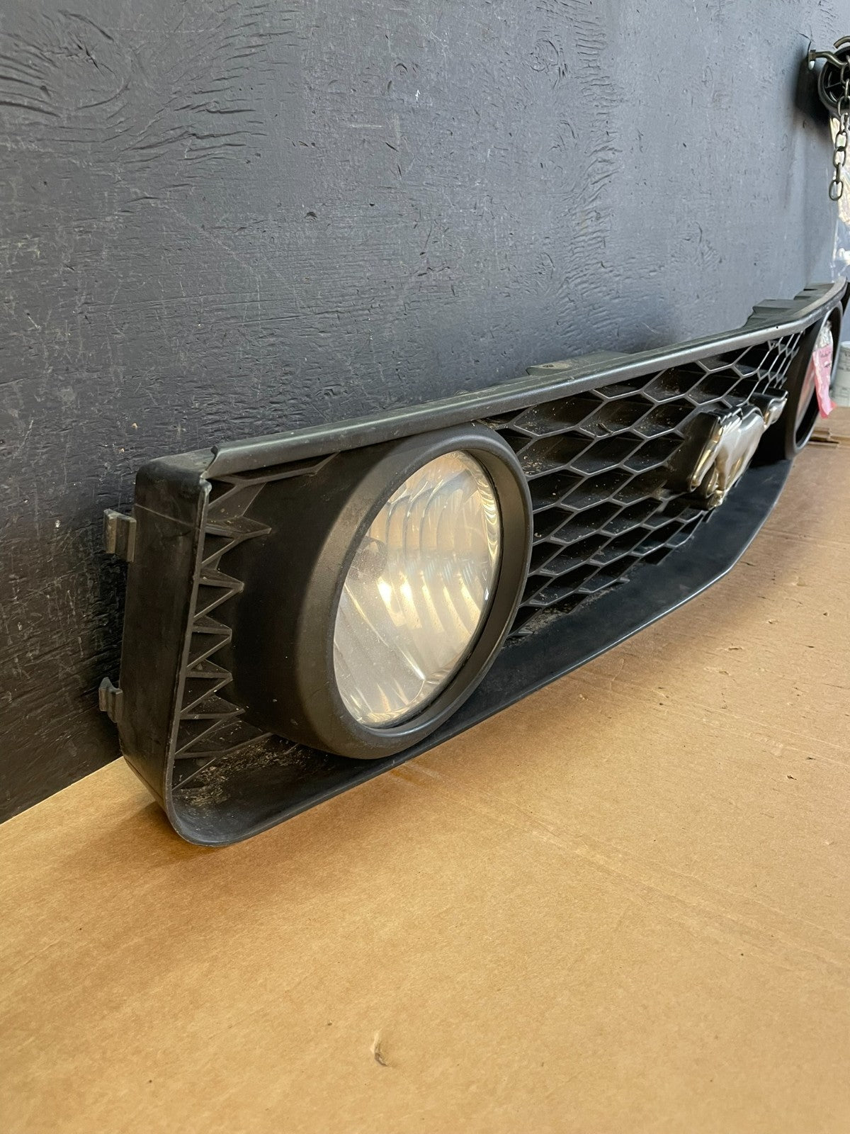 2005 - 2009 Ford Mustang Front Upper Grille Grill AE8375 DW2