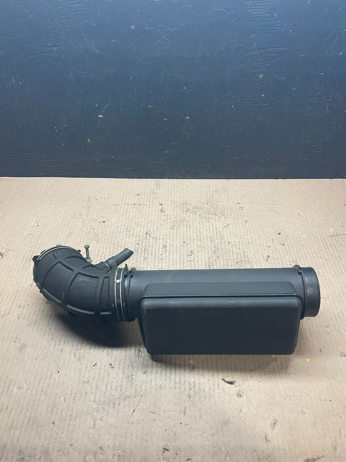 2009 to 2011 Kia Borrego Air Intake Pipe J75181