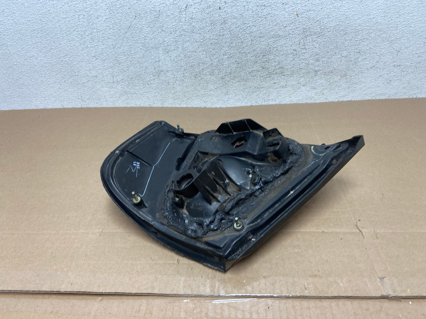 2000 to 2001 Nissan Altima Left Driver LH Side Tail Light AE4865 LK6