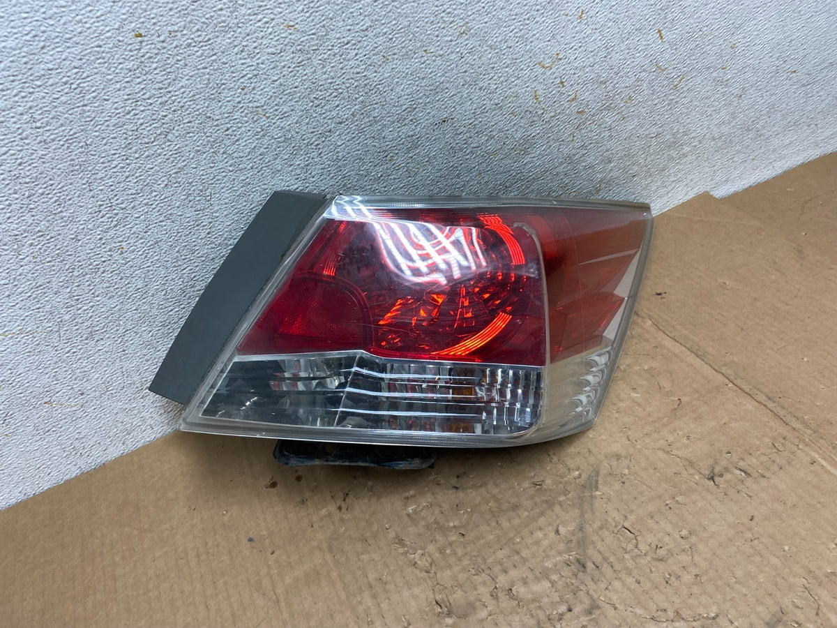 2008 to 2012 Honda Accord Sedan Tail light Right Passenger RH AI5434 LK2