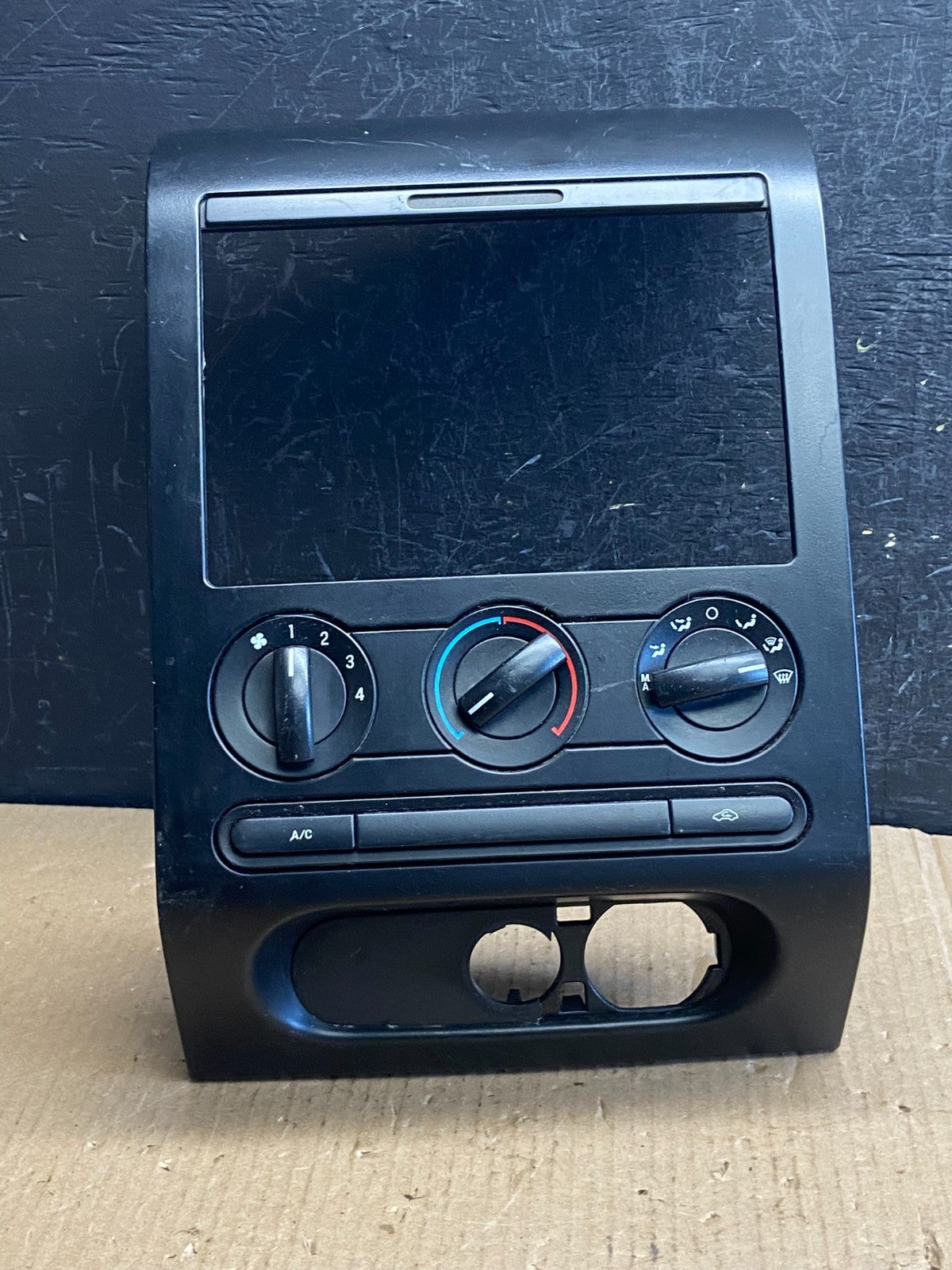 2004 to 2008 Ford F150 Radio Climate Dash Bezel Surround Black ae3853 DG0