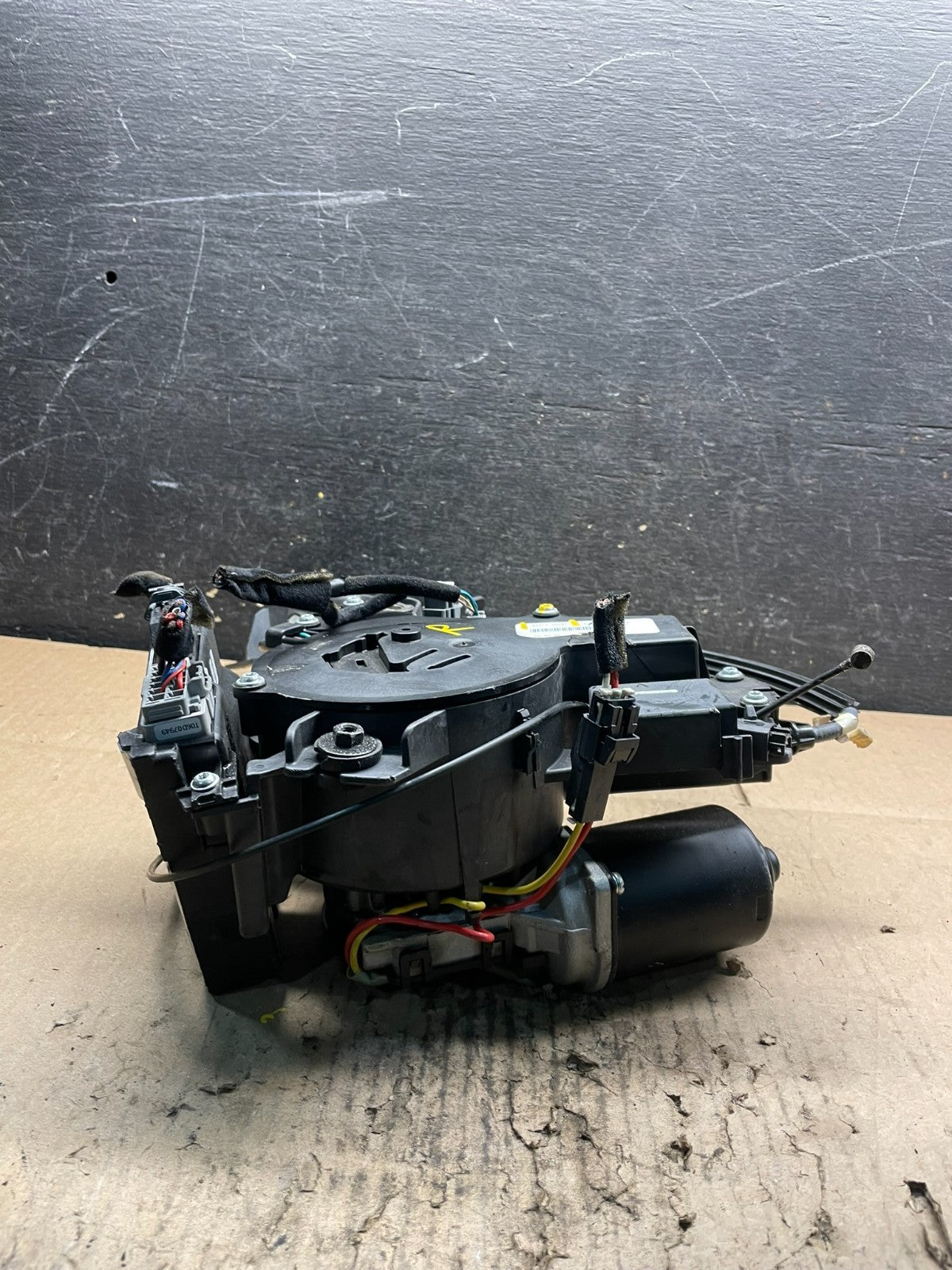 2007-2014 Kia Sedona Left Electric Power Sliding Door Motor Regulator V9211 DG1