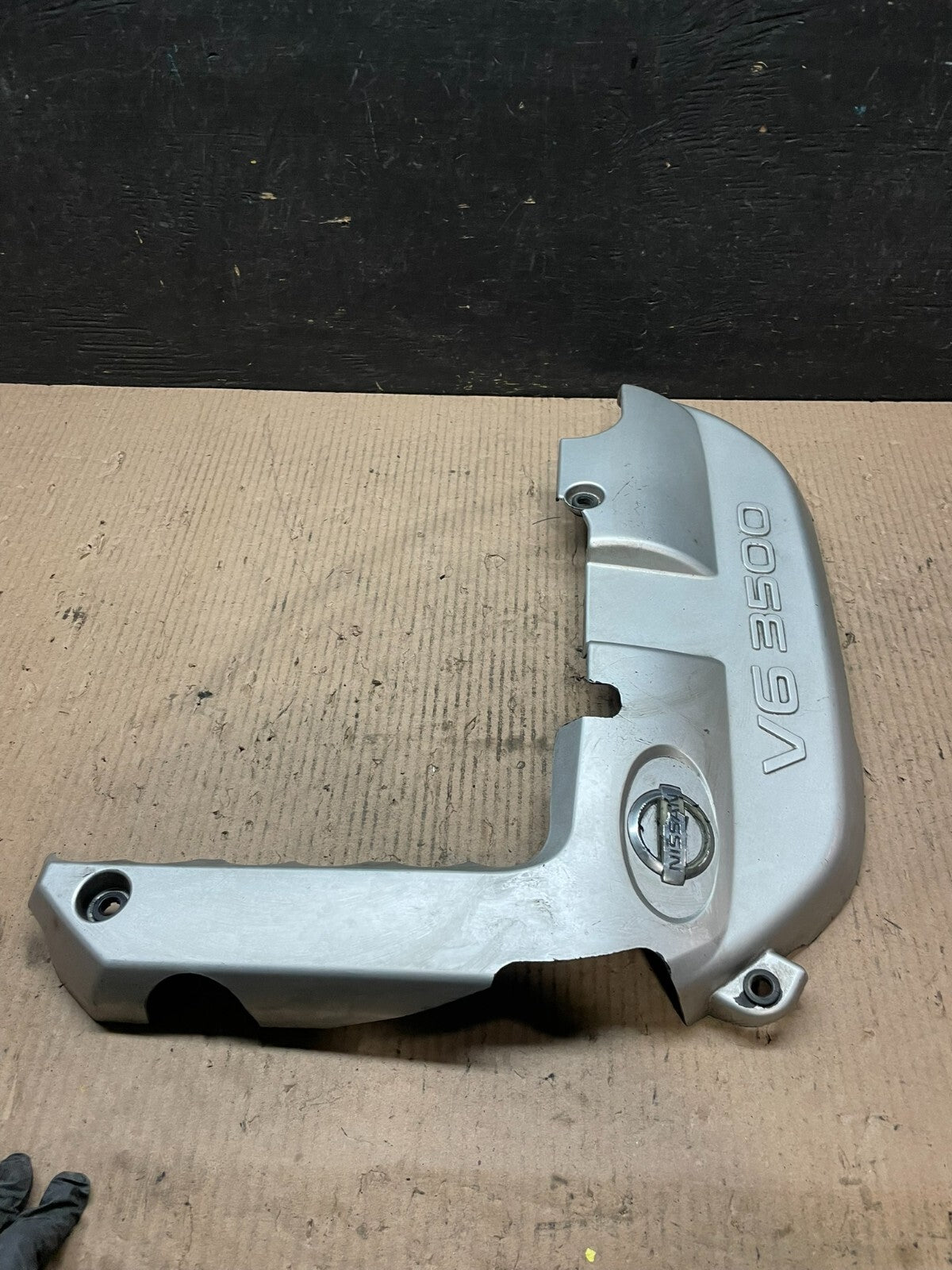 2001 to 2004 Nissan Pathfinder Engine Cover Ornament J3609 DG2