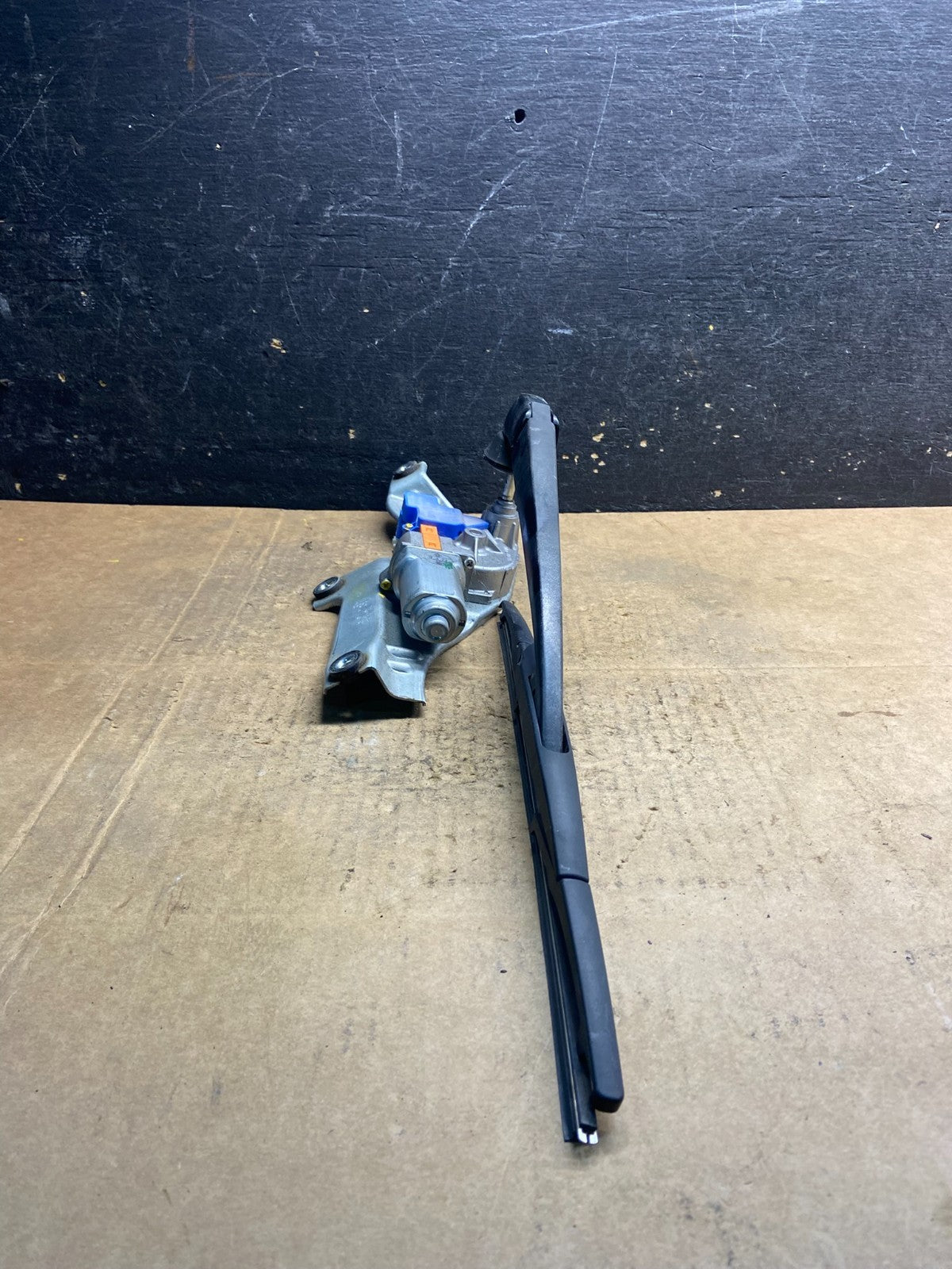 2009 to 2013 Subaru Forester Rear Windshield Washer Wiper Motor Y4616 PS2