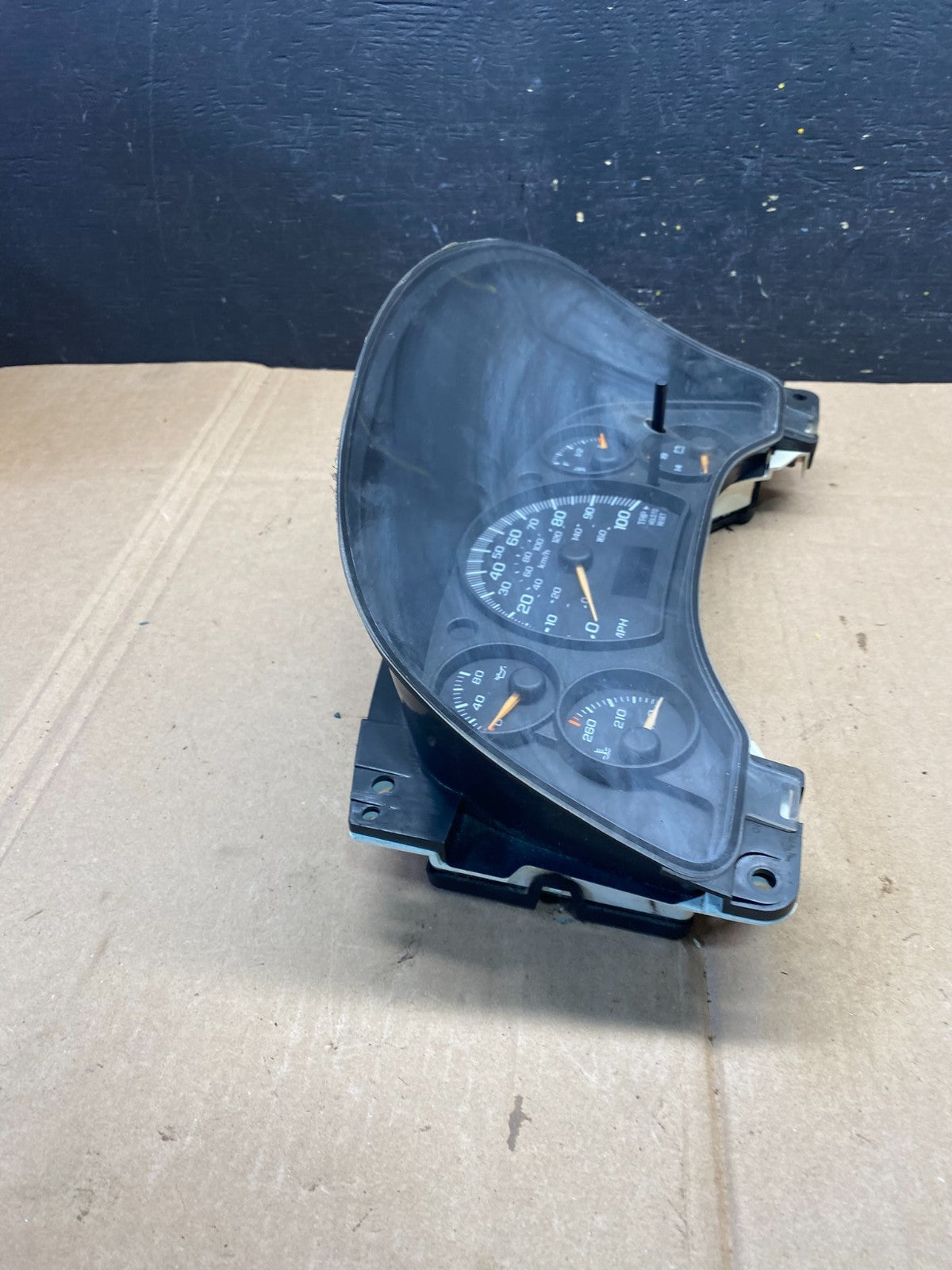 2004 to 2007 Chevrolet Express Speedometer Cluster Gauge O73121