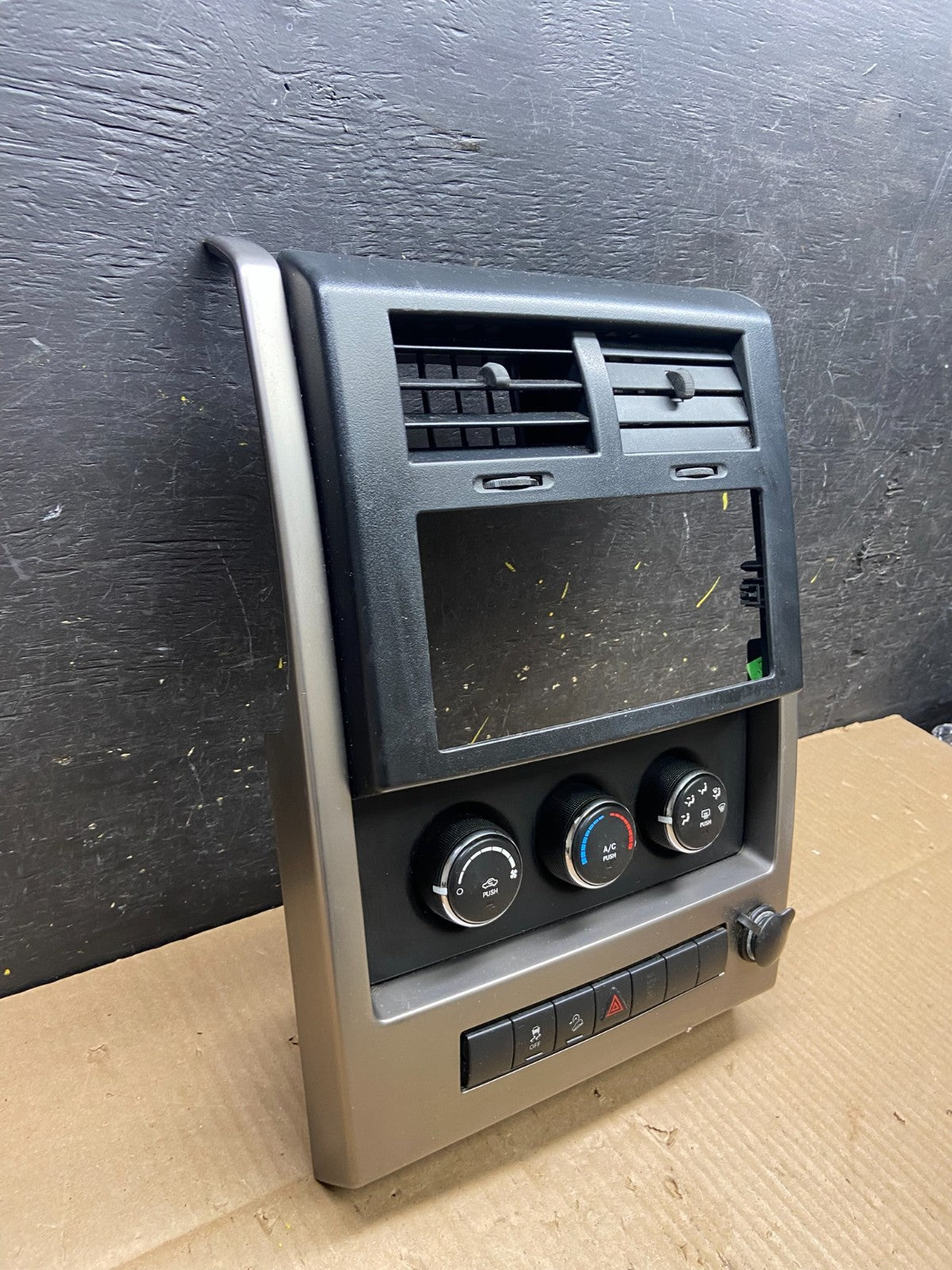 2008 to 2012 Jeep Liberty Dash Climate Temperature Control Radio Bezel V1379 DG2