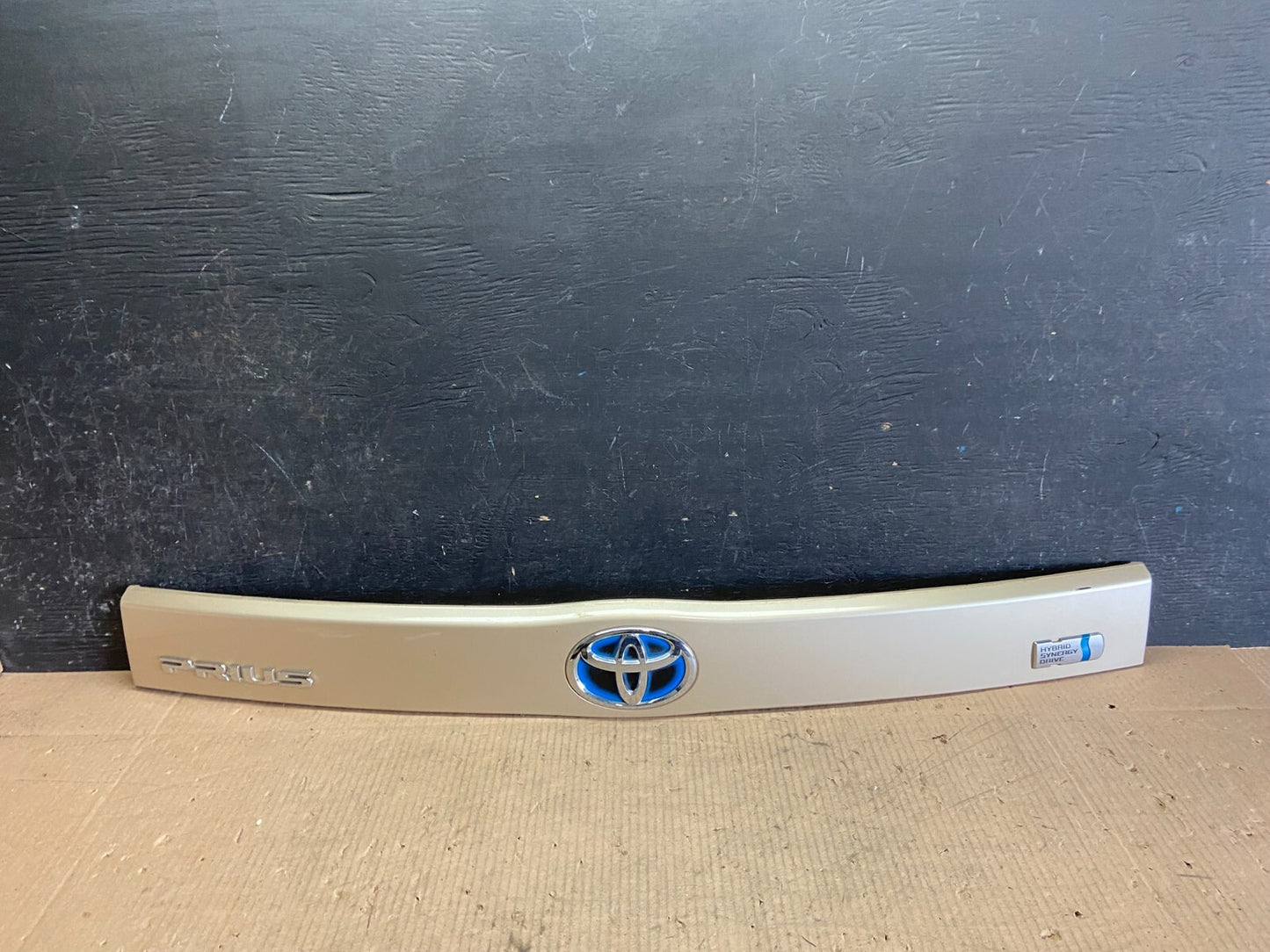 2010 to 2015 Toyota Prius Trunk Rear Tailgate Molding Panel 76801-47070 J7191 DG0