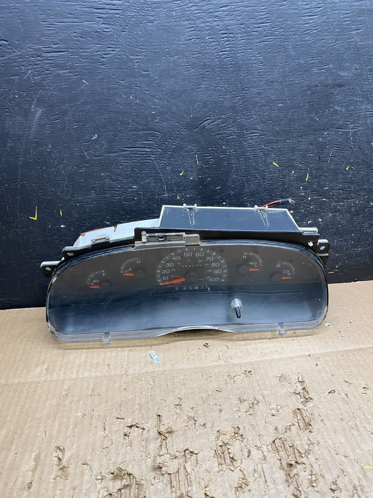 2001 - 2002 Ford Econoline E250 E350 Van Speedometer Instrument Cluster V7360 DG0