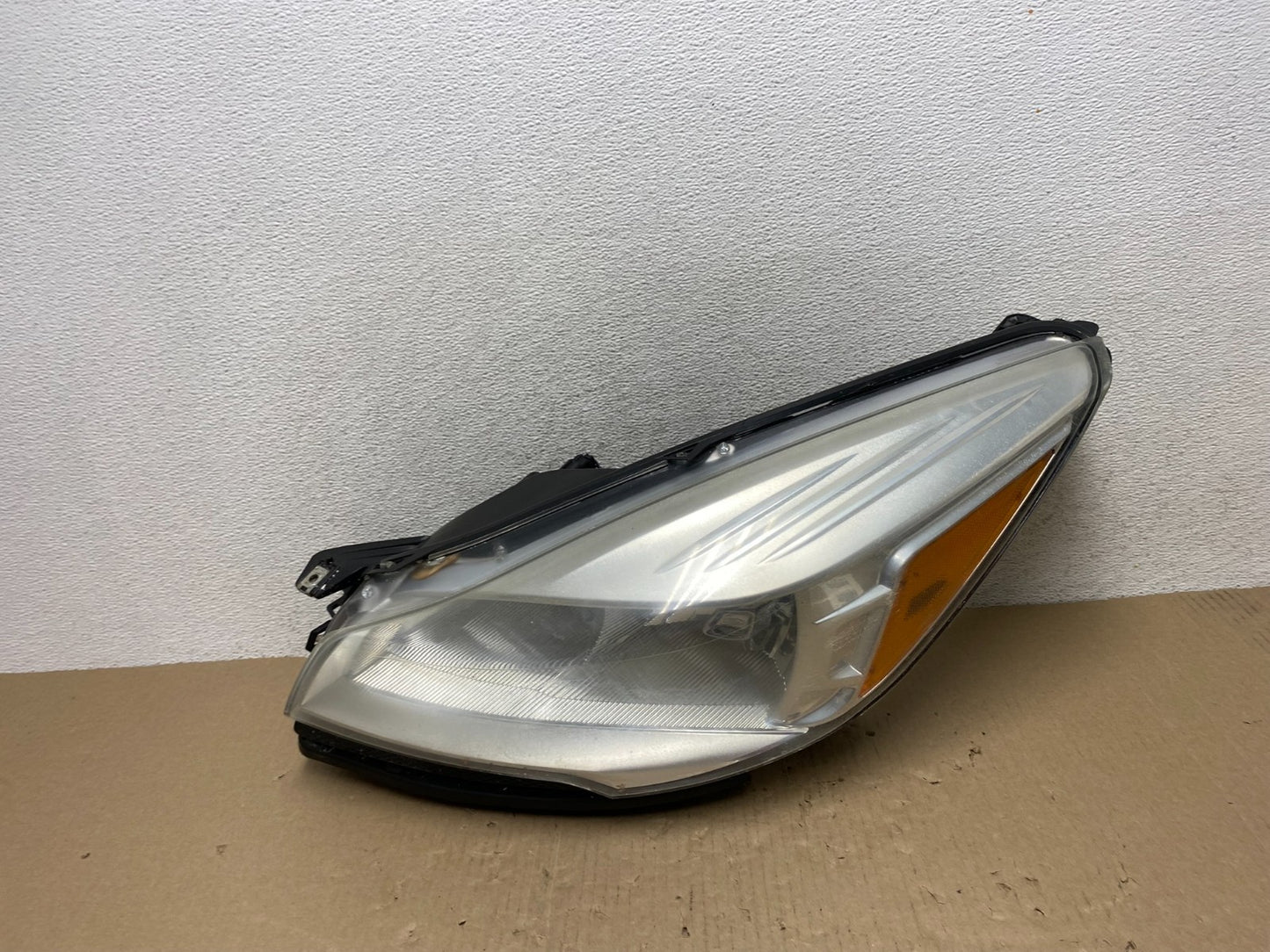 2013 - 2016 Ford Escape Headlight Left Driver Lh Side Halogen AG6918 DW0