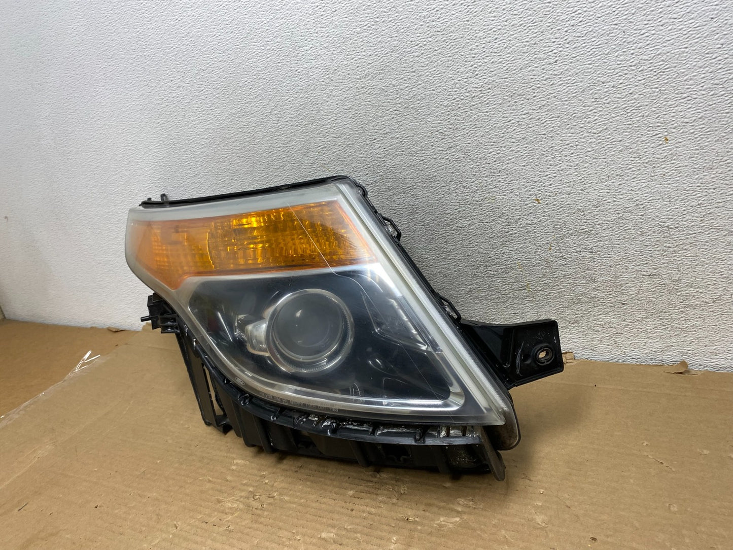 2011 to 2015 Ford Explorer Right Passenger Halogen Headlight AG9237 DW2