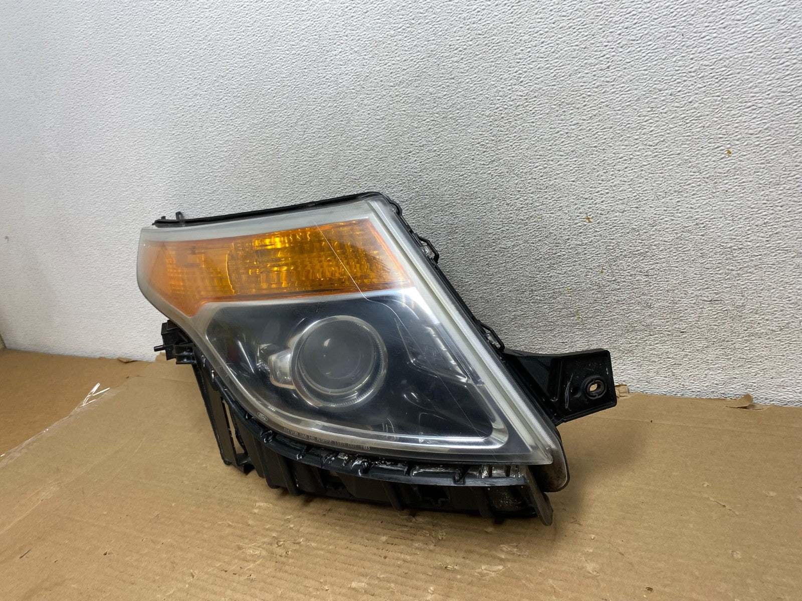 2011 to 2015 Ford Explorer Right Passenger Halogen Headlight AG9237 DW2