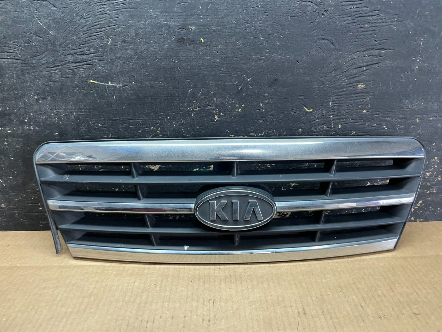 2004 to 2006 Kia Optima Front Grille Grill AA91140