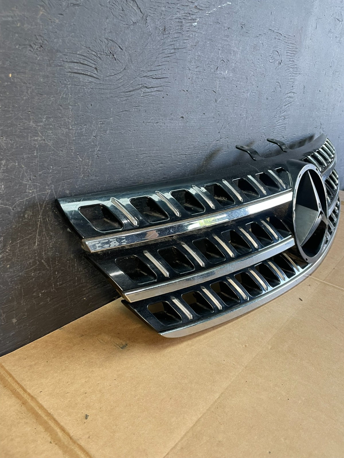 2006 to 2008 Mercedes ML-Class W164 Front Bumper Grille Grill AE0852 DG2