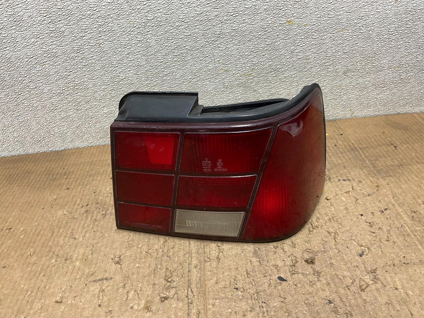 1990 to 1991 Hyundai Excel Right Passenger Side Tail Light AA8538 DG0