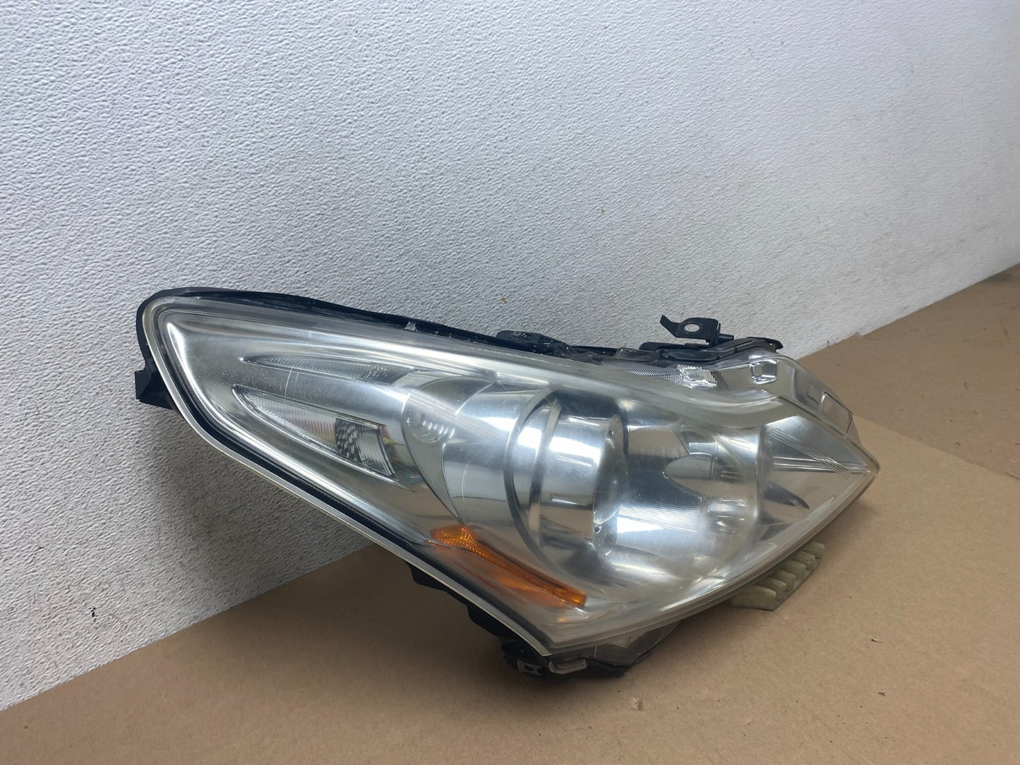 2010-2012 Infiniti G37 Right Passenger Side Xenon HID Headlight AG5710 DW2