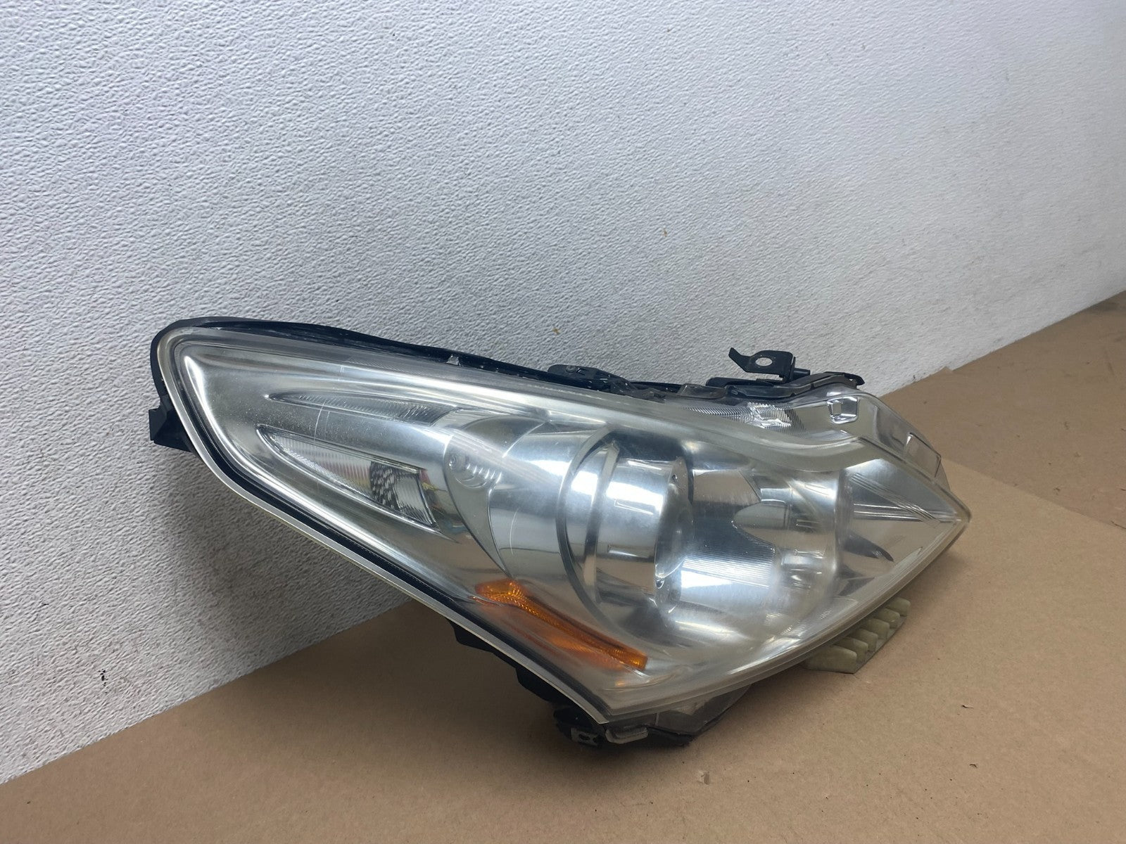 2010-2012 Infiniti G37 Right Passenger Side Xenon HID Headlight AG5710 DW2