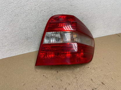 2006 - 2008 Mercedes ML 350 Ml-Class Right Passenger Tail Light AE9813 DW2