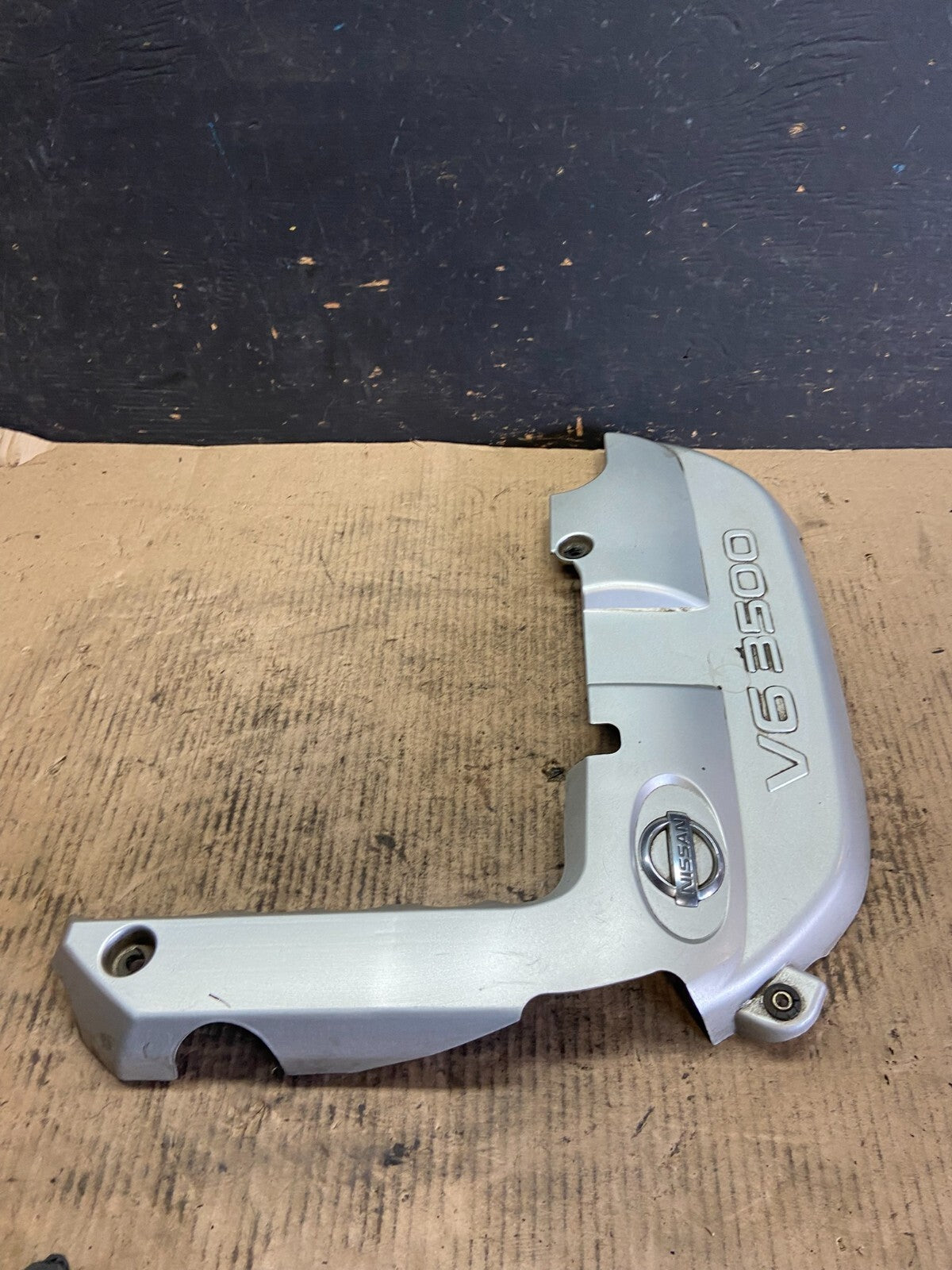 2001 to 2004 Nissan Pathfinder Engine Cover Ornament O0895 DG2