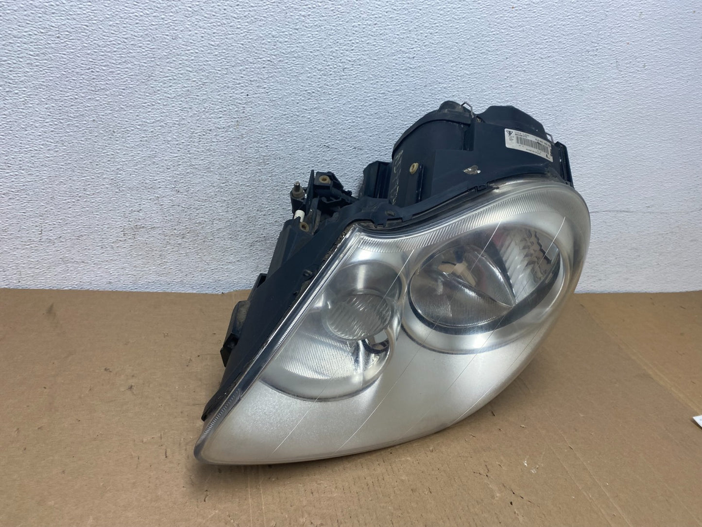 2004 - 2006 Porsche Cayenne Left Driver LH Side Halogen Headlight AD7933 DW2
