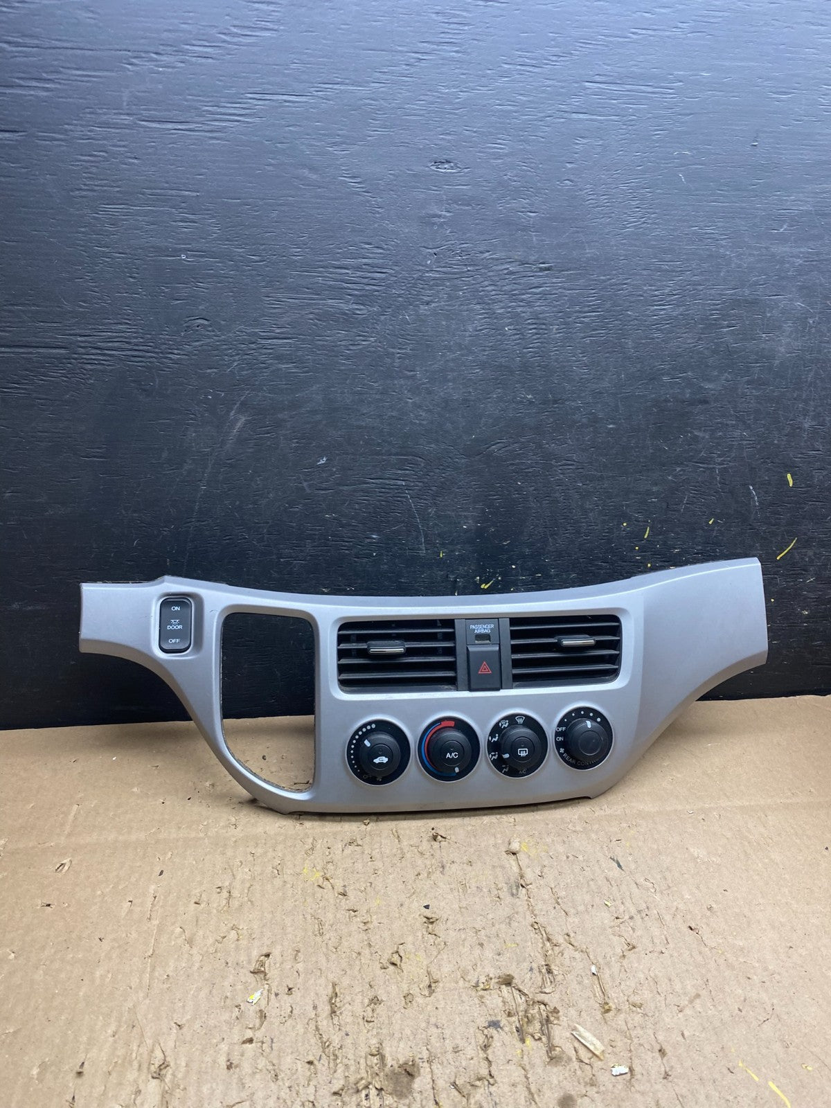 2005 to 2010 Honda Odyssey Radio Climate Control Dash Trim Bezel T8518 DG0
