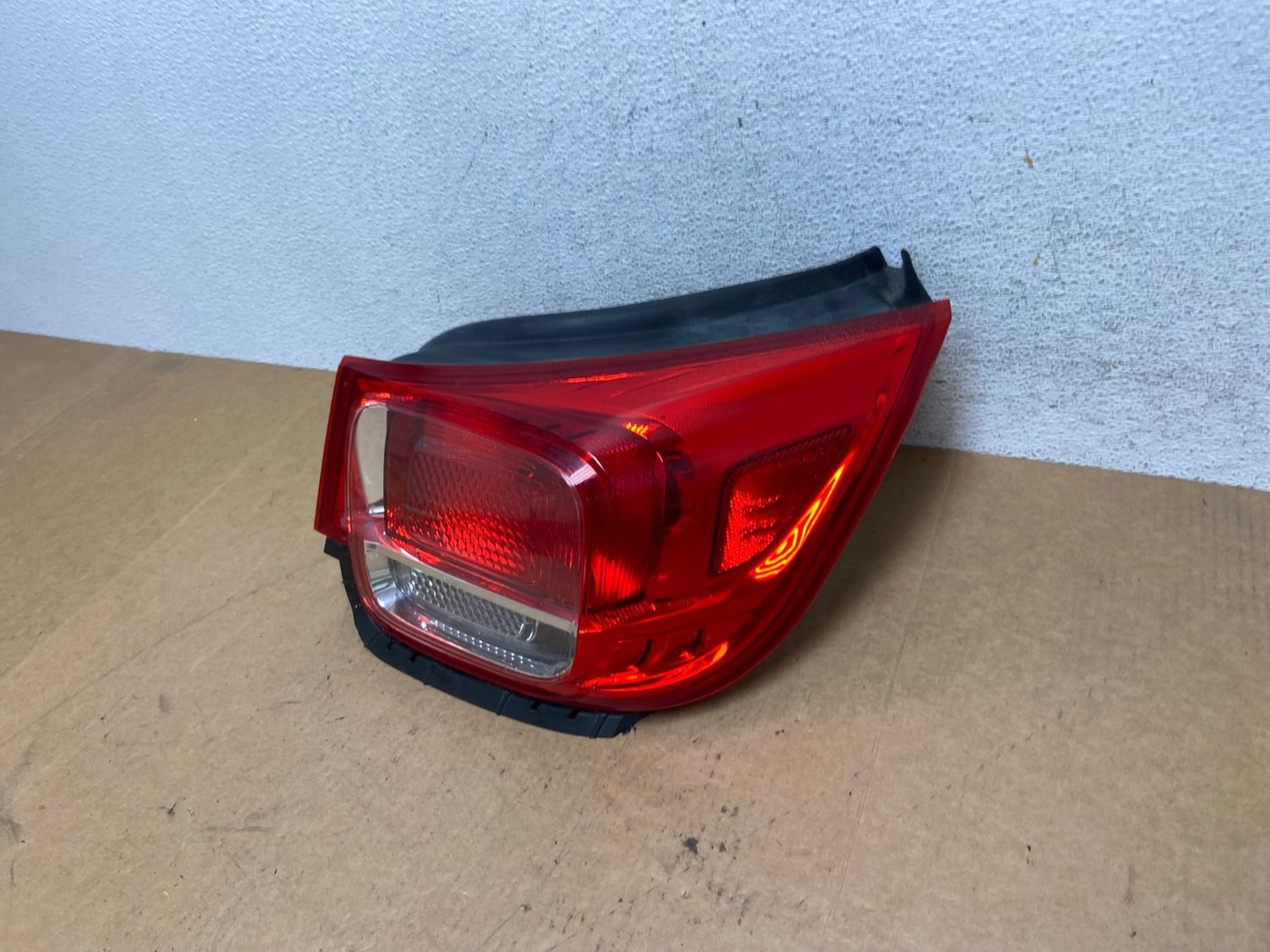 No Led Trim 2013-2015 Chevrolet Malibu Right Passenger Side Tail Light AE3203 LK1