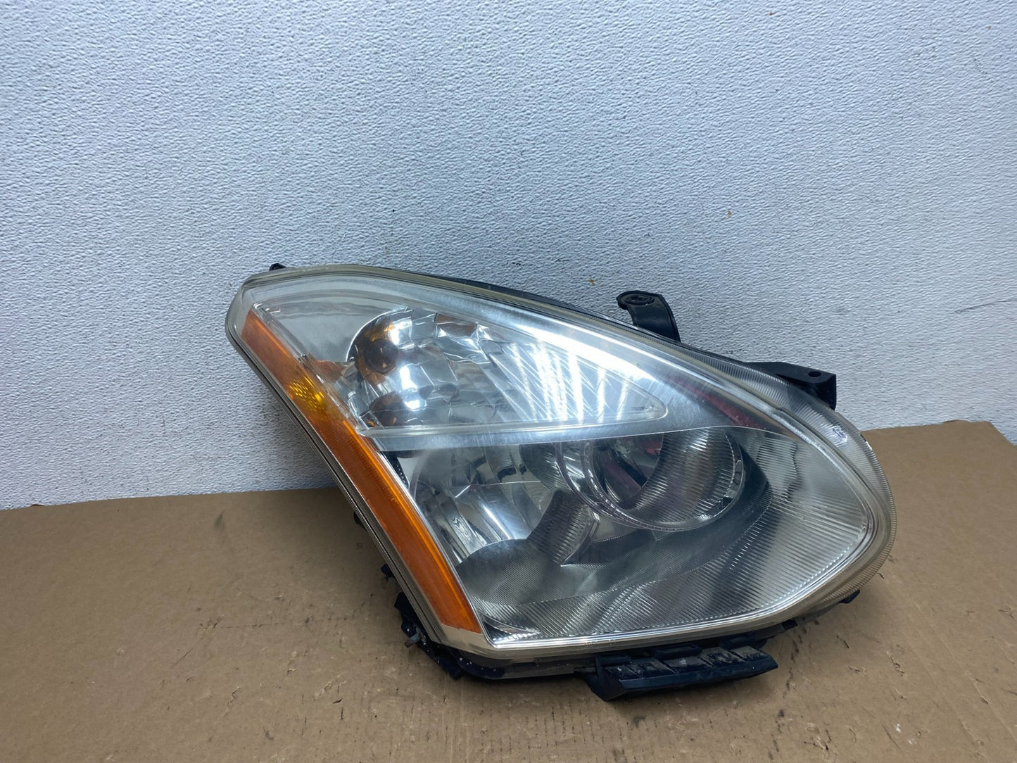 2009-2013 Nissan Rogue Right Passenger Xenon HID Headlight AD8001 DW0