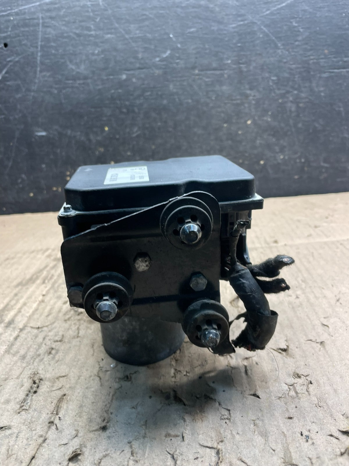 2010 to 2012 Audi A4 ABS Anti-Lock Brake Pump 8K061451 t7537 DG1
