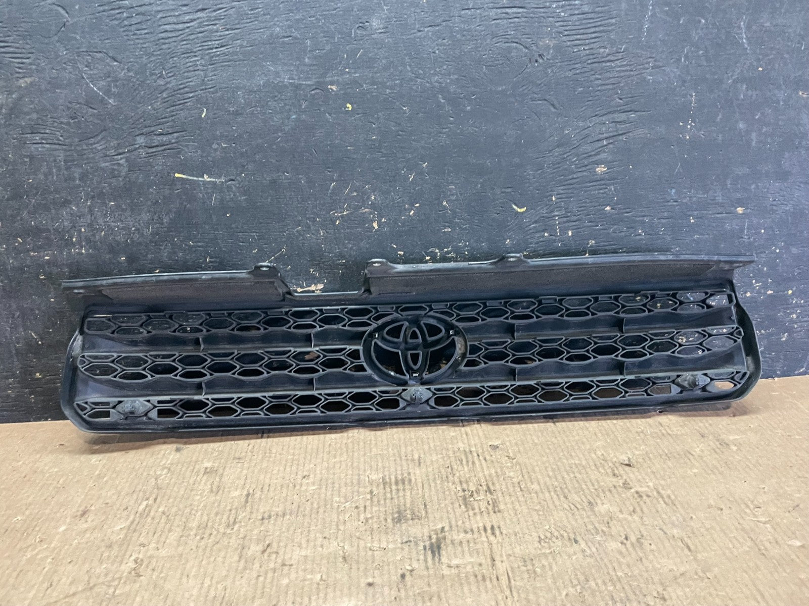 2004 2005 Toyota RAV4 Front Upper Grill Grille OEM Z8117 DG4