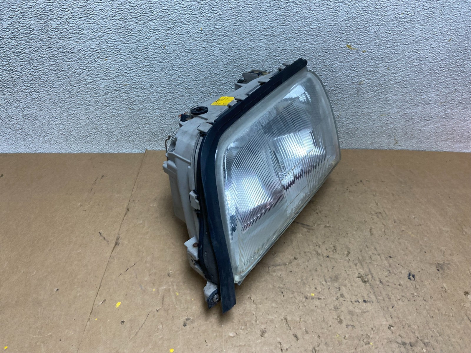 1994 - 1996 Mercedes C C220 W202 Front Left Driver LH Headlight OEM z7958 DG2