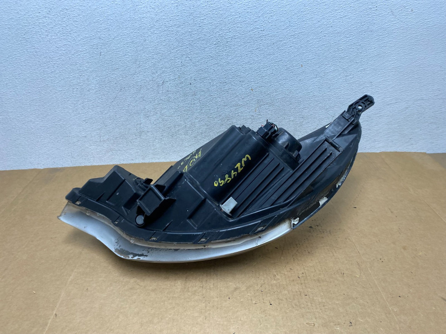 2012 to 2017 Kia Rio Sedan Right Passenger RH Halogen Headlight AE3058 DG9
