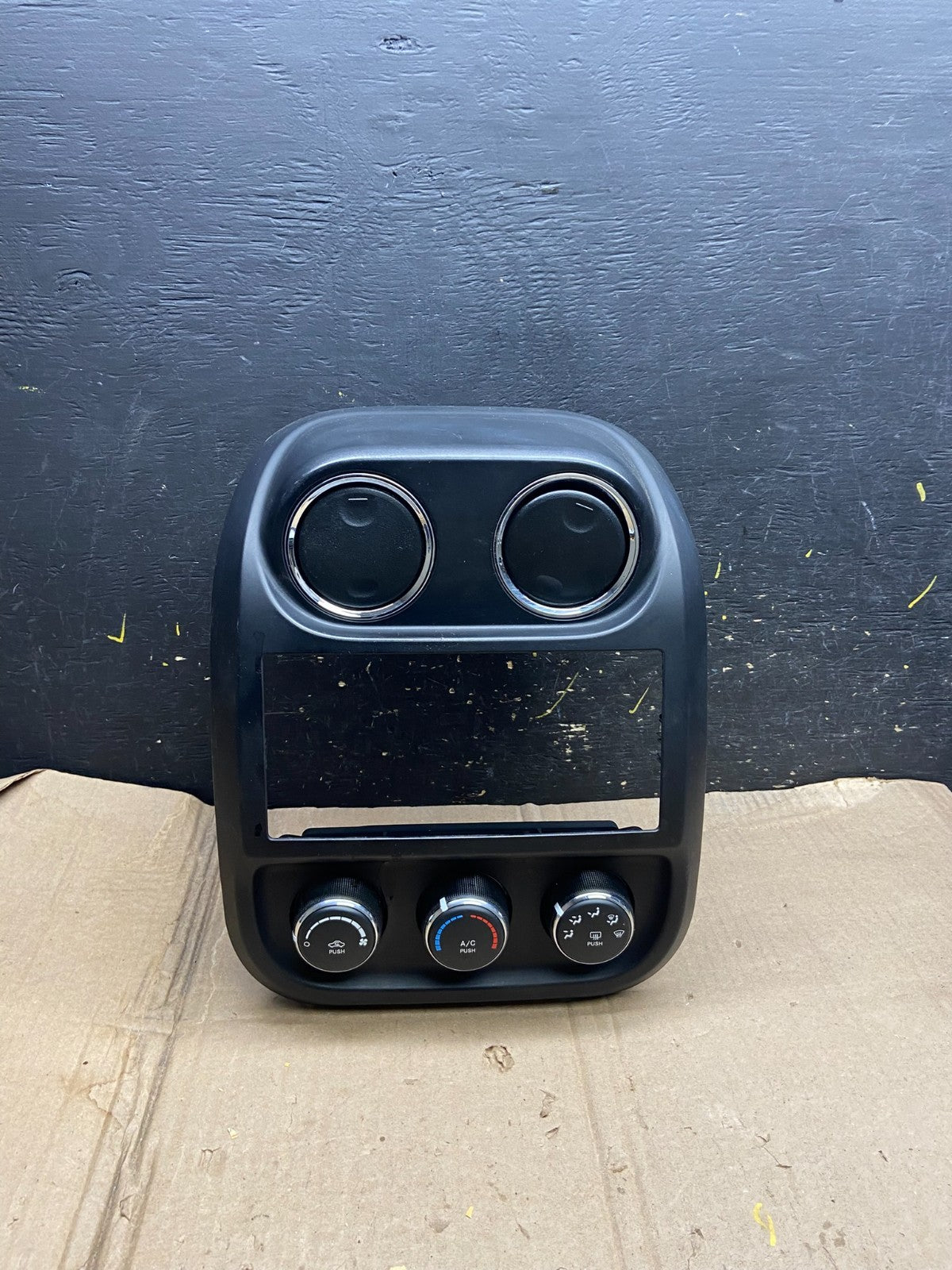 2011 to 2017 Jeep Compass Dash Climate Temperature Control Radio Bezel x5750 DG0