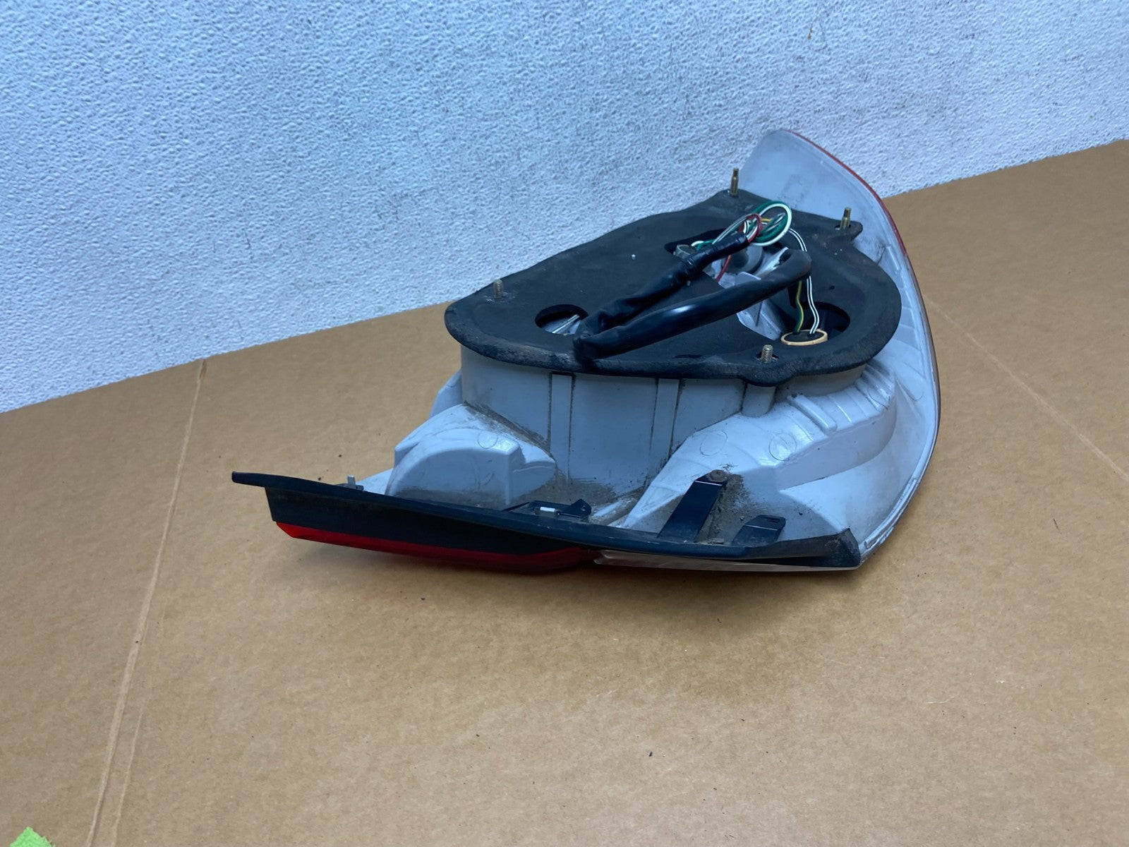 2003 to 2004 Toyota Avalon Right Passenger RH Side Tail Light AD8861 DW5