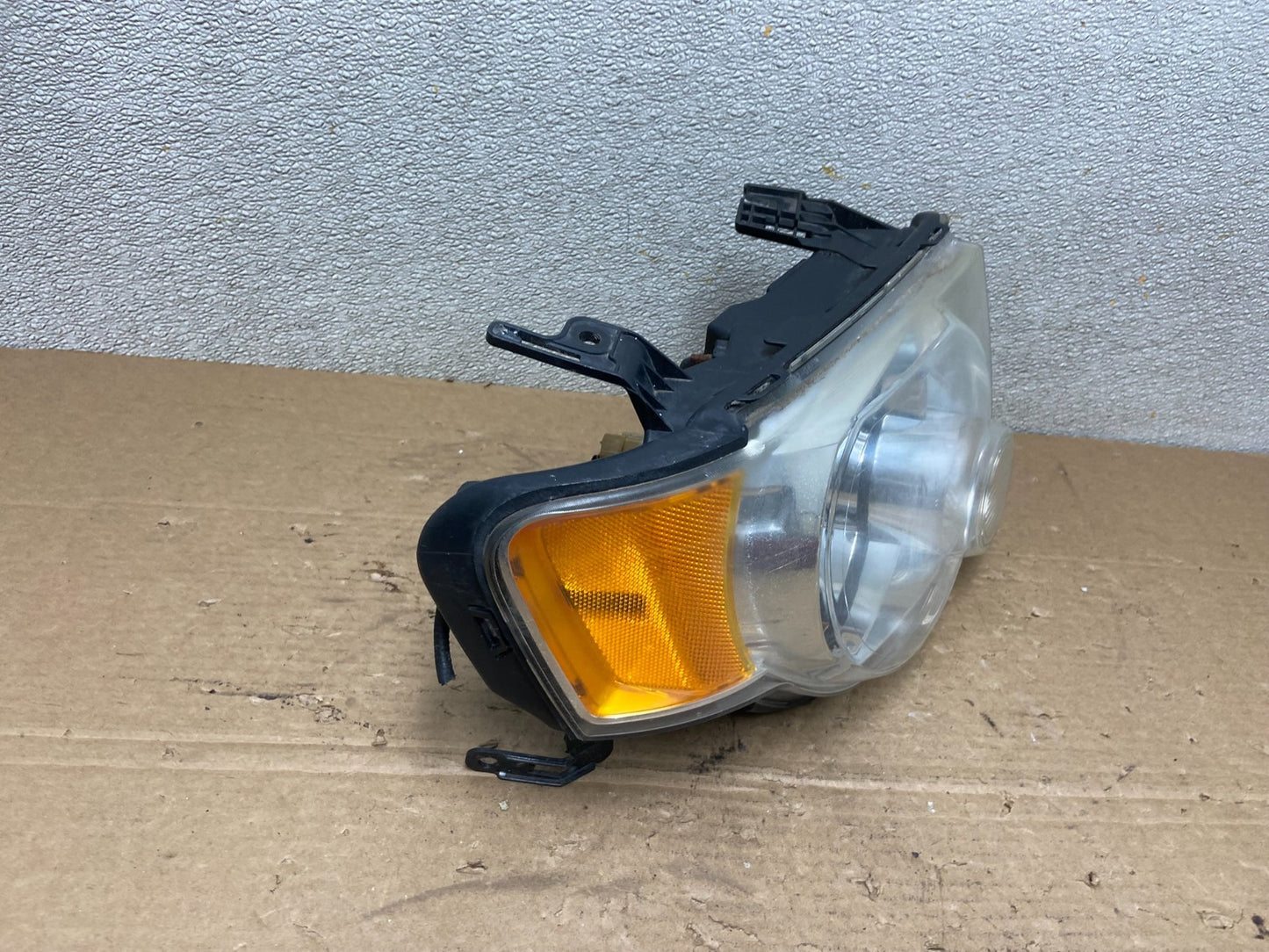 2008 to 2012 Ford Escape Headlight Right Passenger RH Side Halogen AB4890 DW2