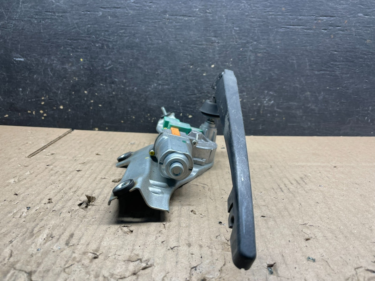 2009 to 2013 Subaru Forester Rear Windshield Washer Wiper Motor V8838 DG4