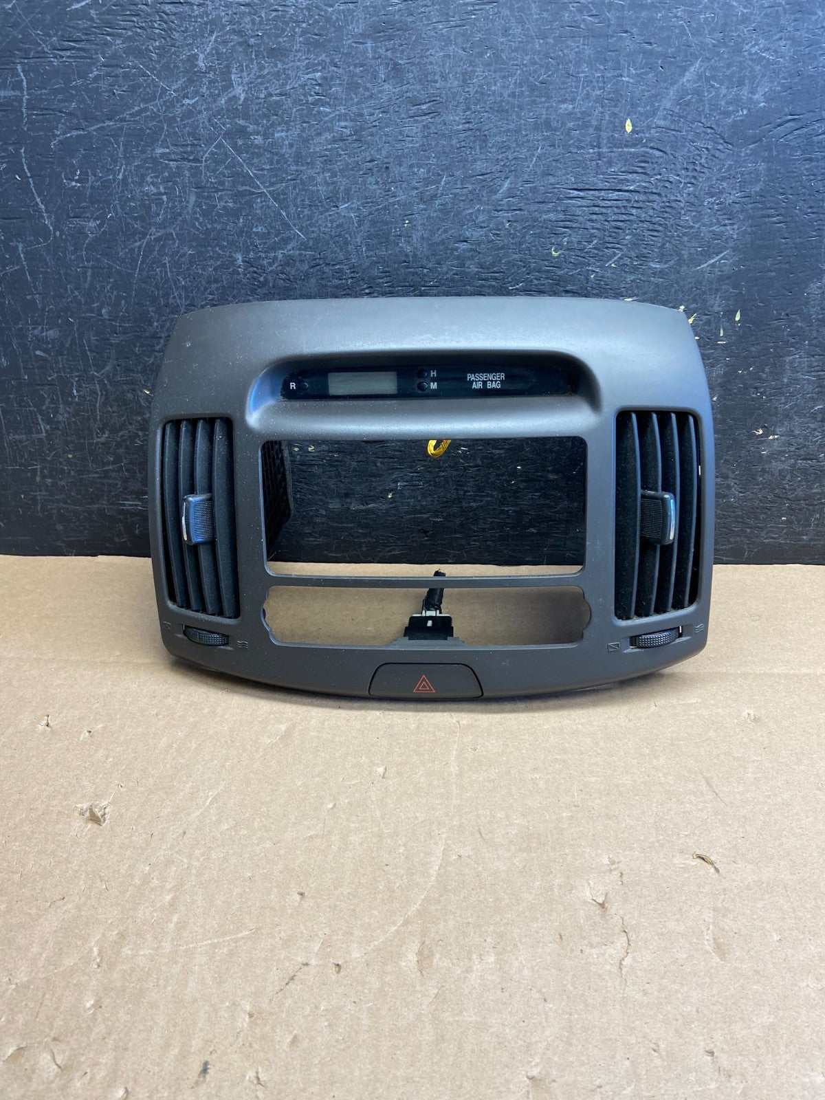 2007-2010 Hyundai Elantra Radio Heat AC Climate Control Air Vent Bezel AI6312 DW0