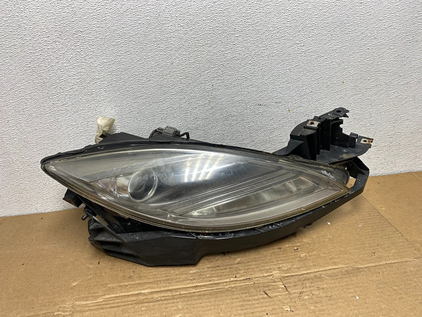 2009-2010 Mazda 6 Right Passenger Side Halogen Headlight AD3894 DW0