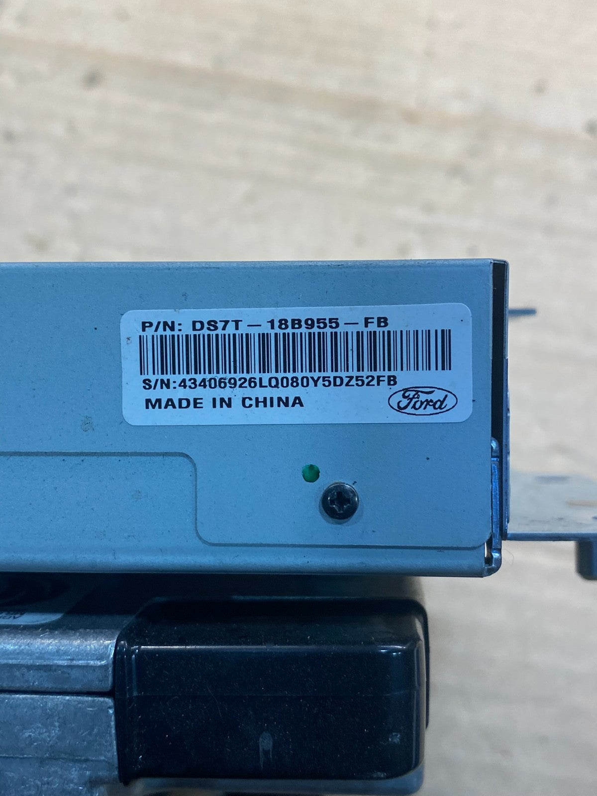 2013 to 2016 Ford Fusion Radio Information Display Screen AF3983 DW5