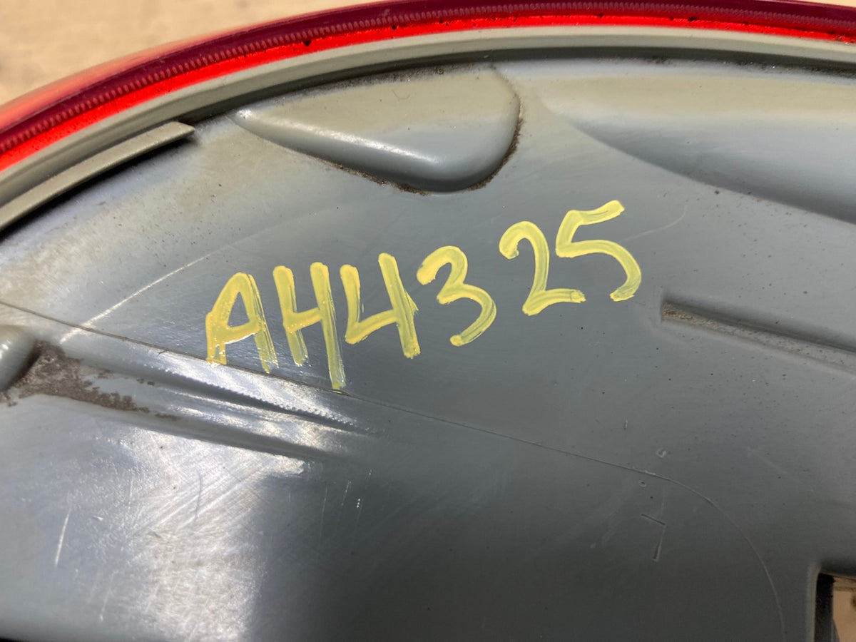 2014 - 2018 Jeep Grand Cherokee Left Driver LH Side Tail Light A4325 LK6