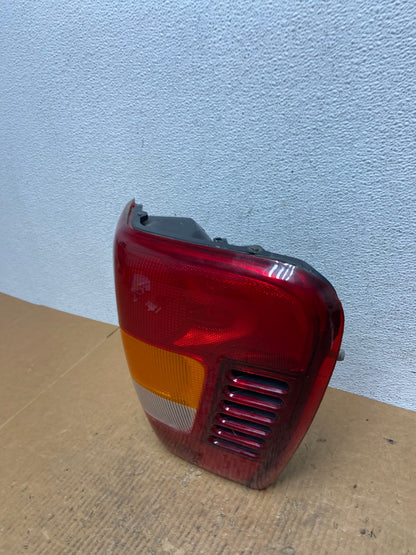 1999-2004 Jeep Grand Cherokee WJ Right Passenger Rh Tail Light DEPO AE2738 LK1