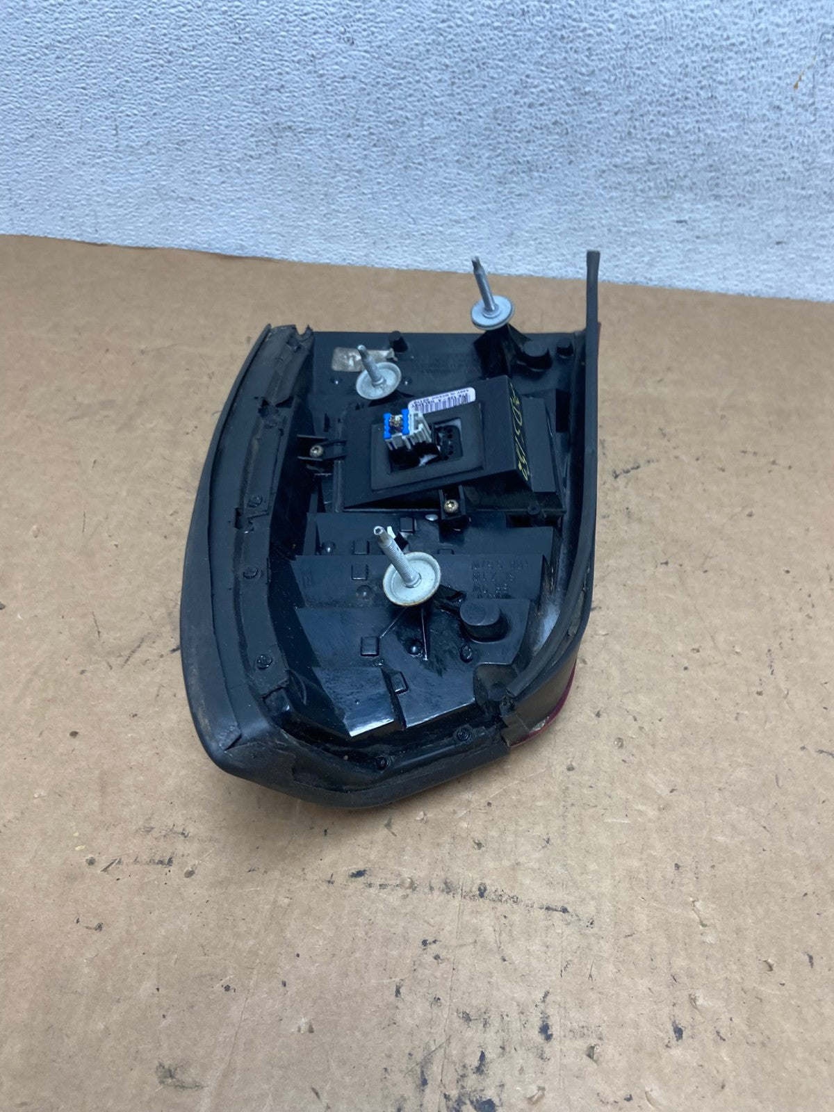 2000 to 2005 Cadillac Deville Left Driver Lh Side Tail Light AD5152 LK6