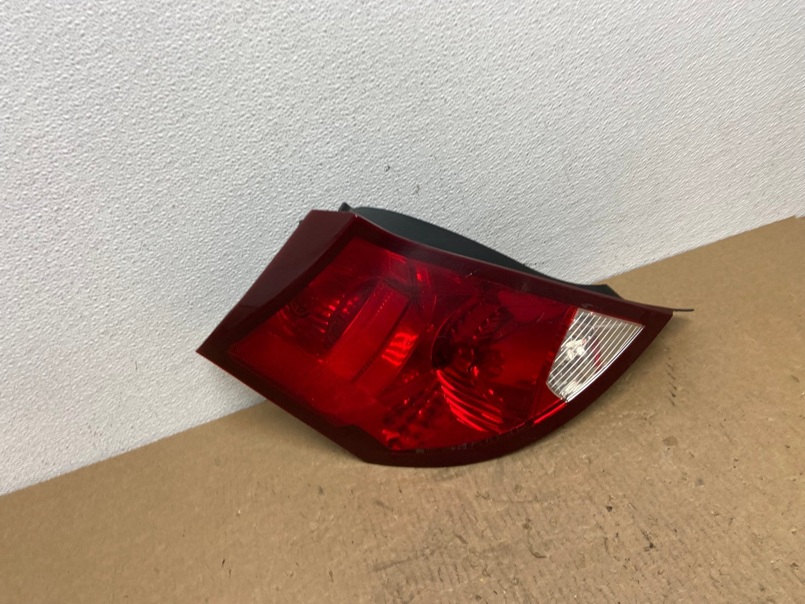 2003-2007 Saturn Ion Left Driver LH Side Tail Light Tail Light Oem AC1412 LK2