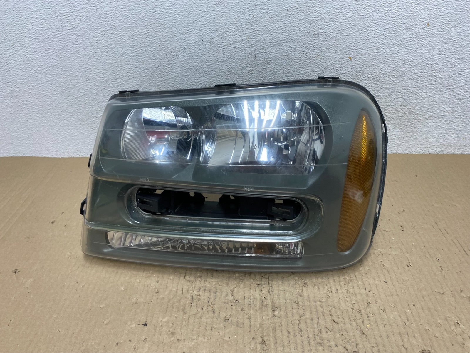2002 - 2009 Chevrolet Trailblazer Left Driver LH Side Halogen Headlight AF28800